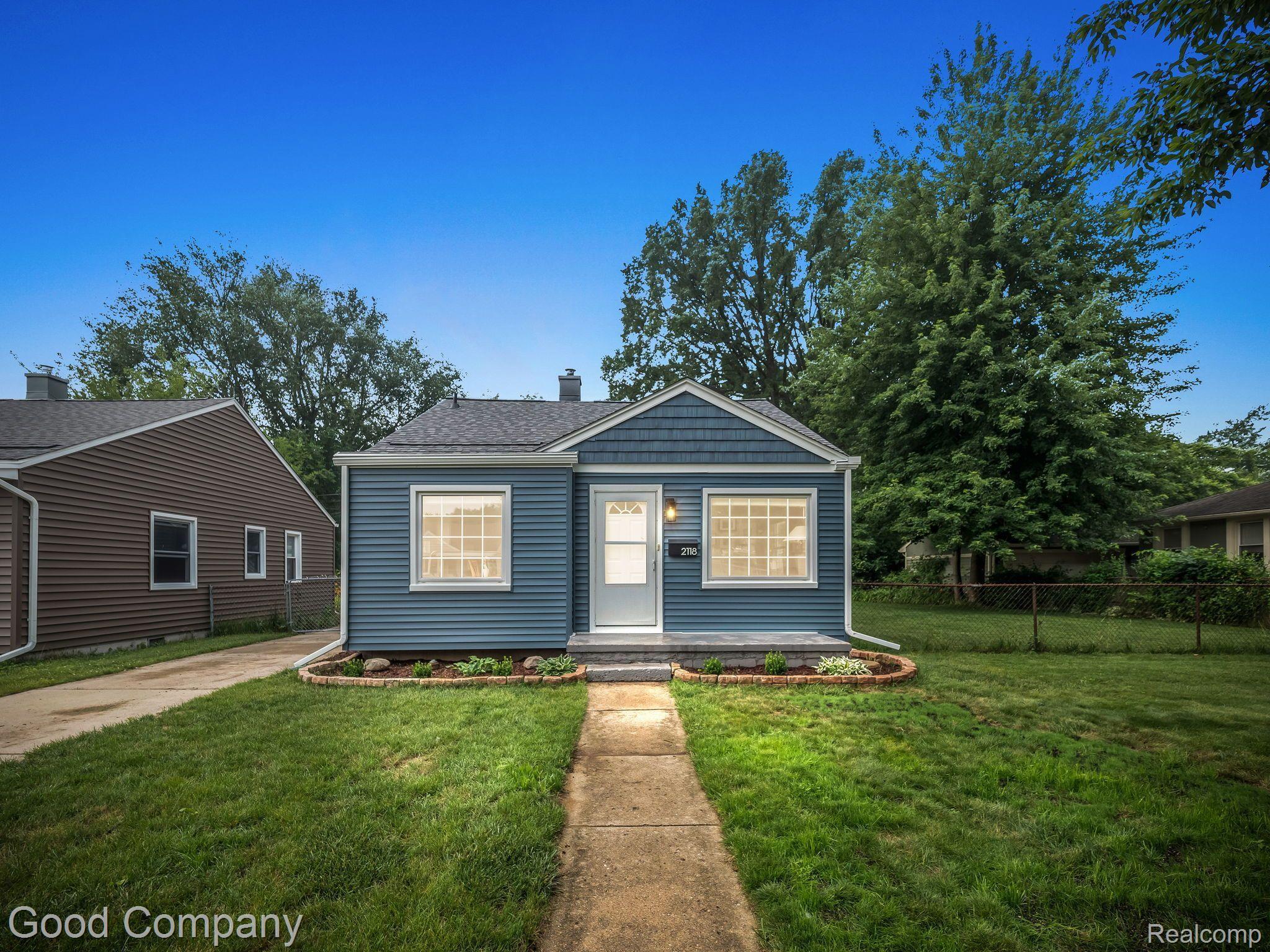 2118 ROWLAND Avenue