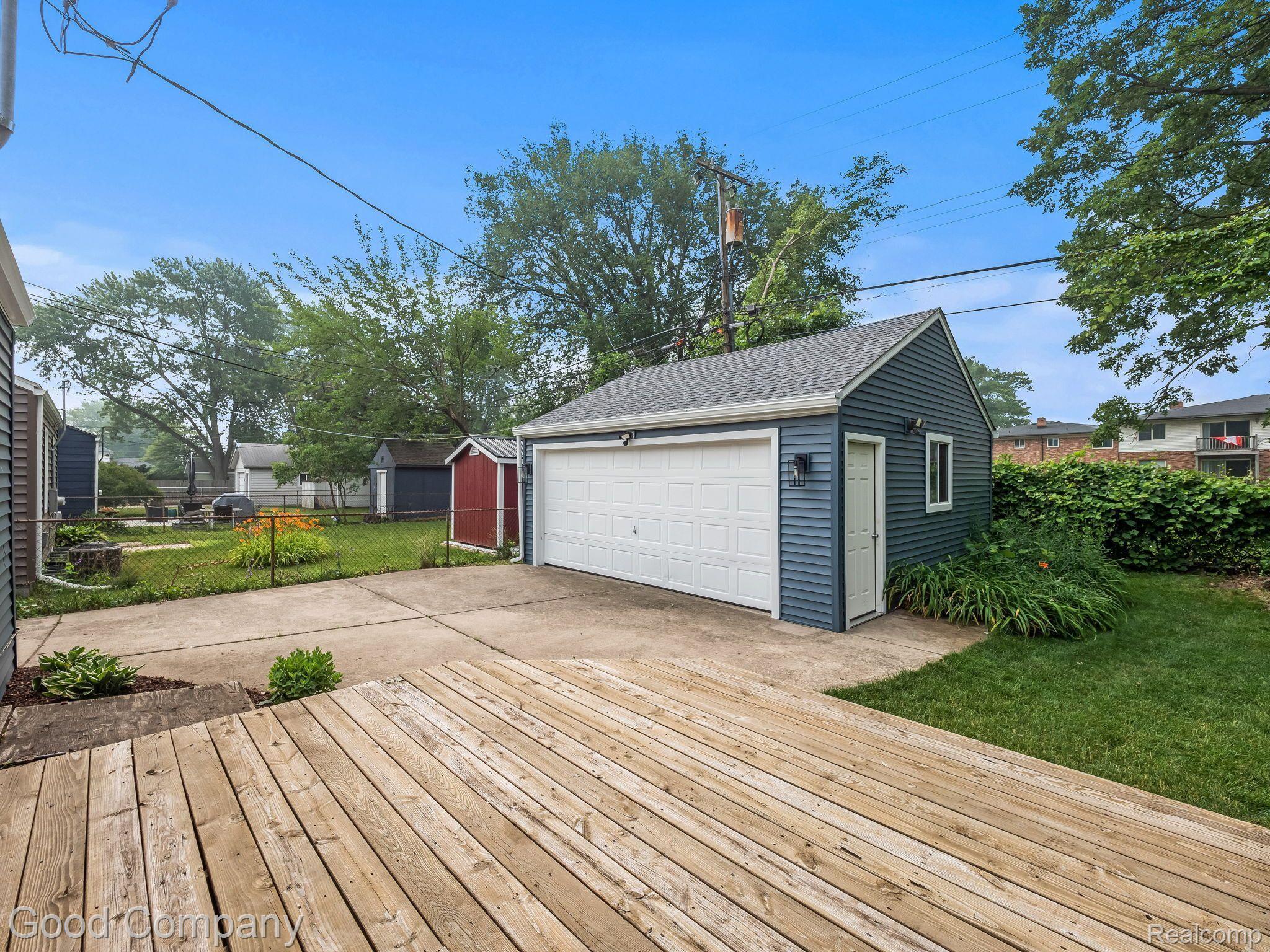 2118 ROWLAND Avenue