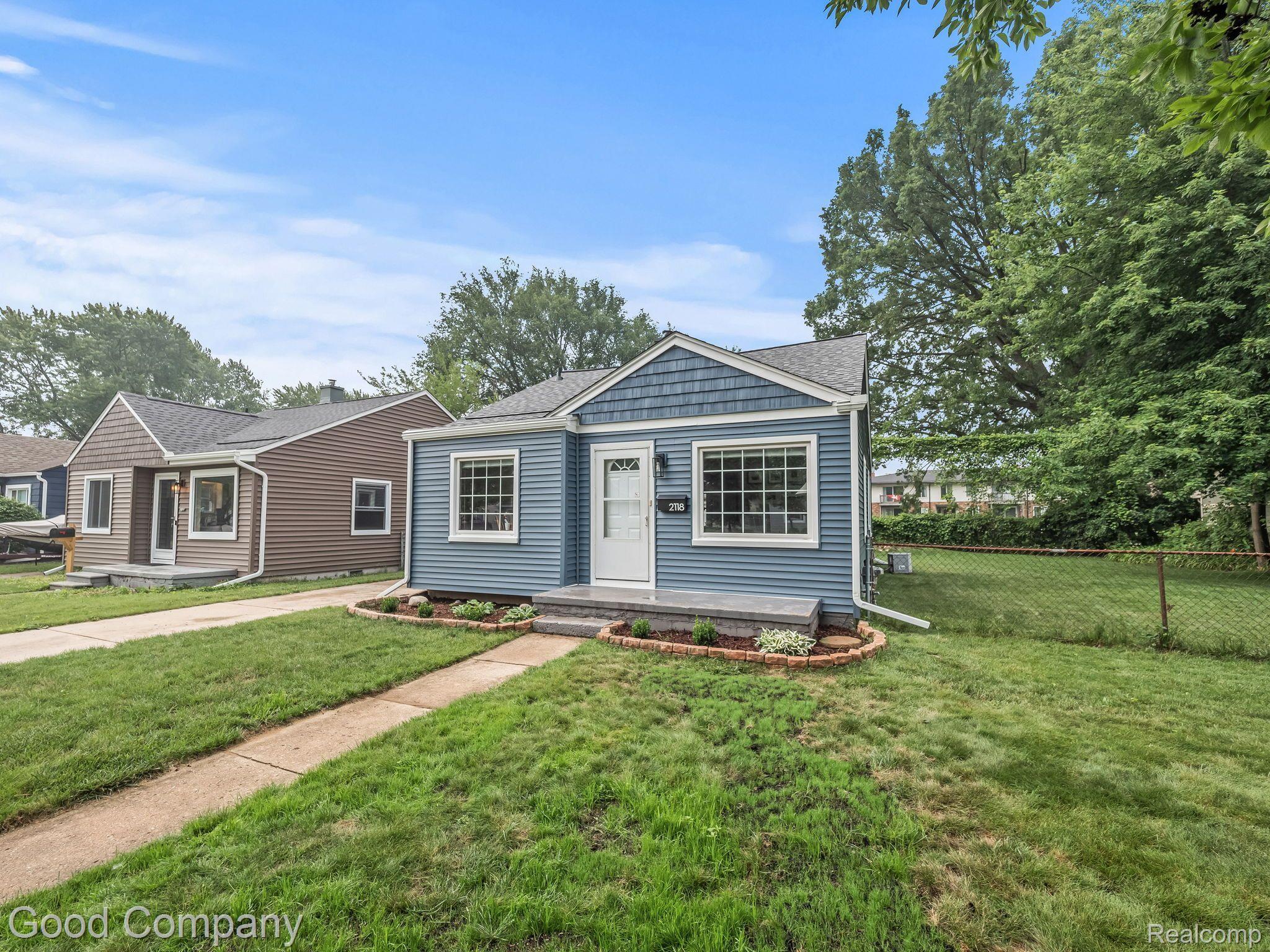 2118 ROWLAND Avenue
