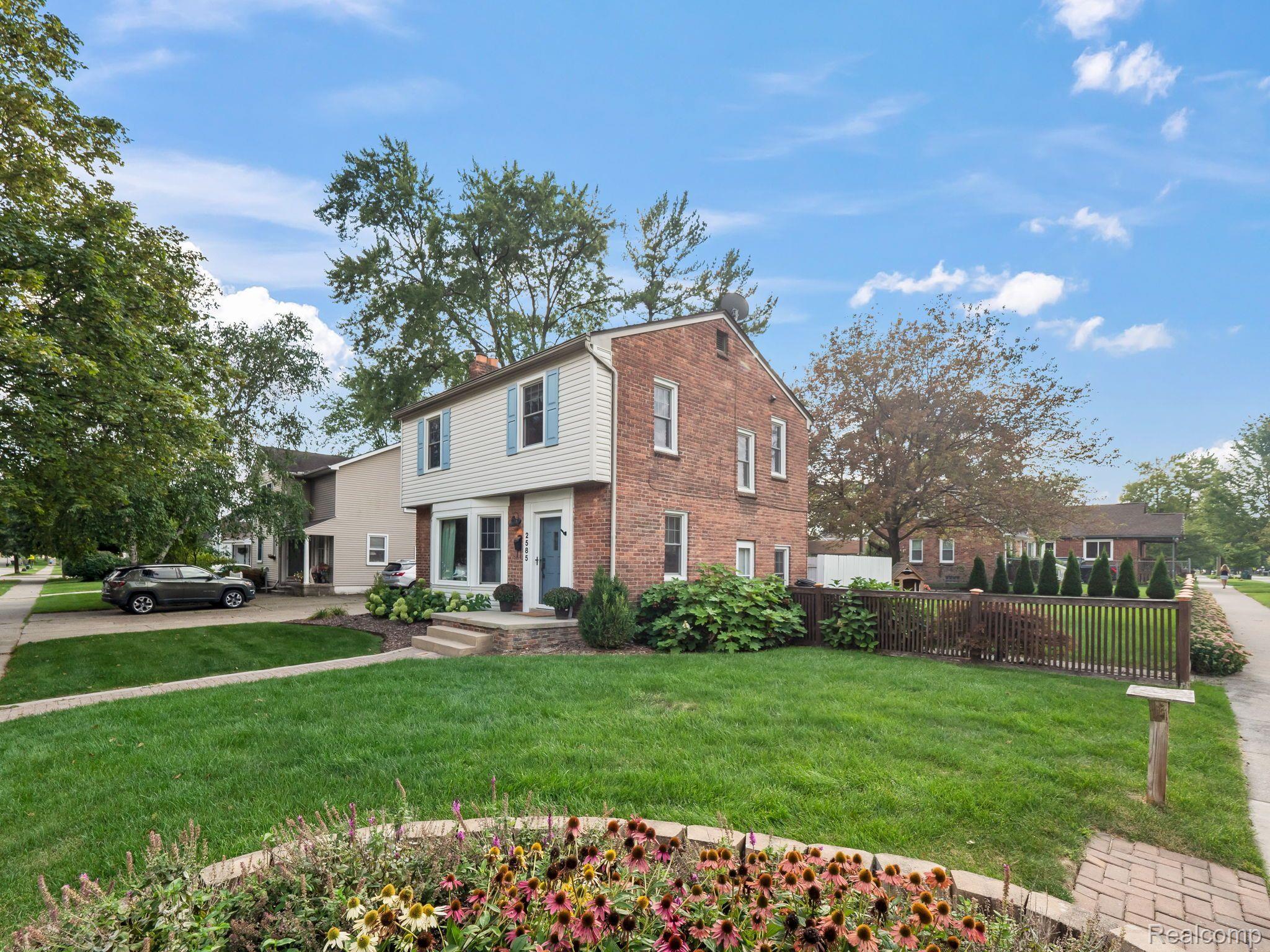 2585 MORTENSON Boulevard