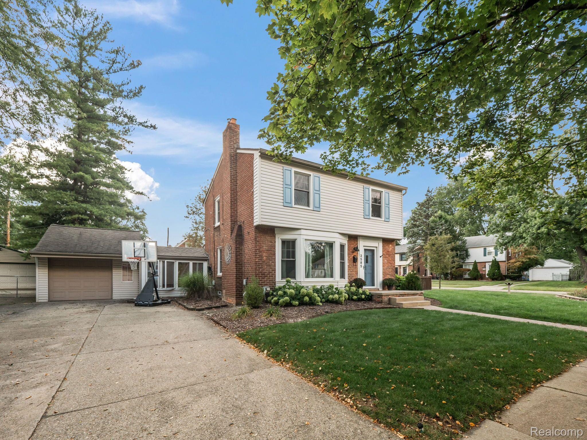 2585 MORTENSON Boulevard