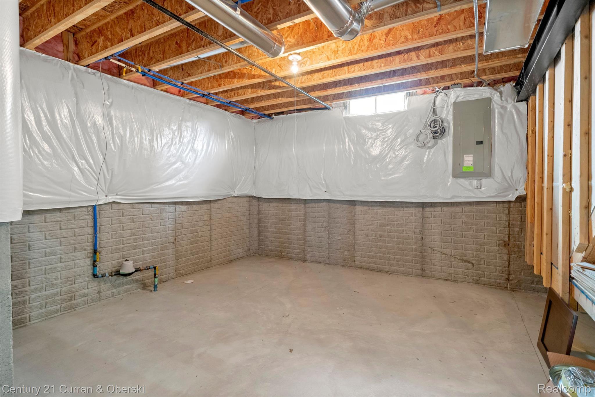 7953 EVERETT Drive