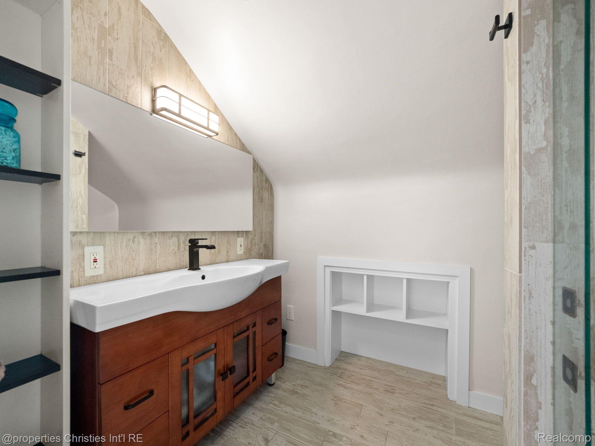 1338 OXFORD Road