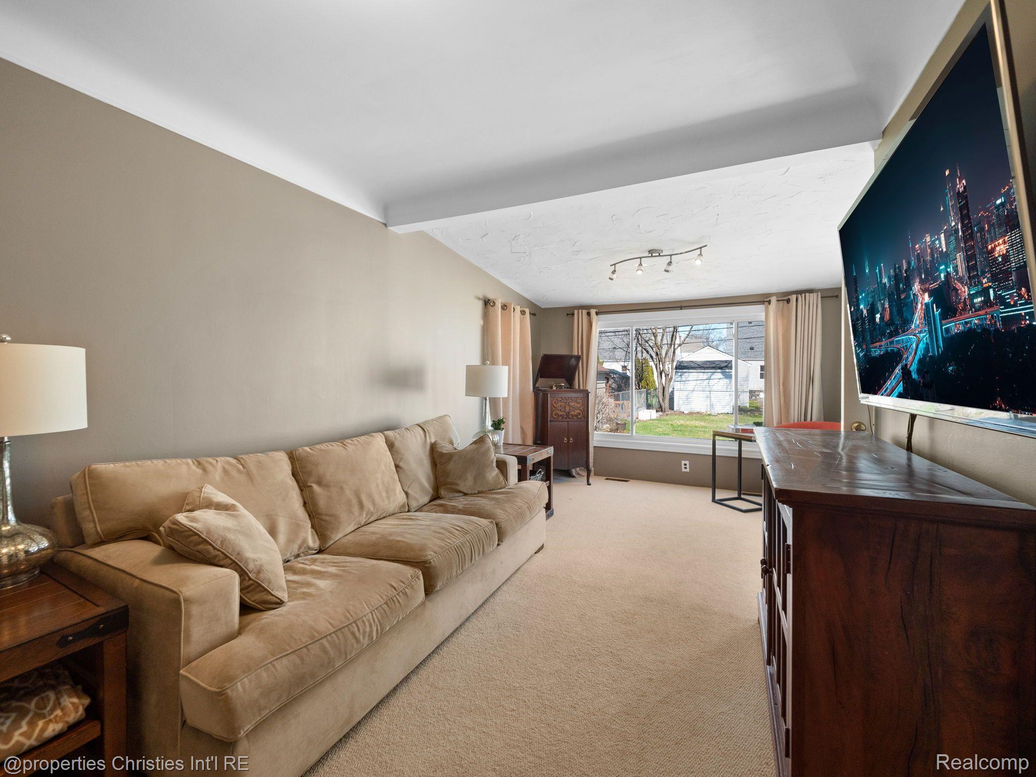1338 OXFORD Road