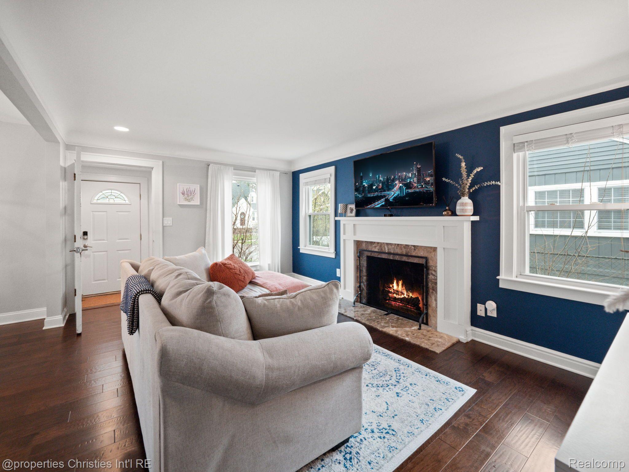 3036 GARDNER Avenue