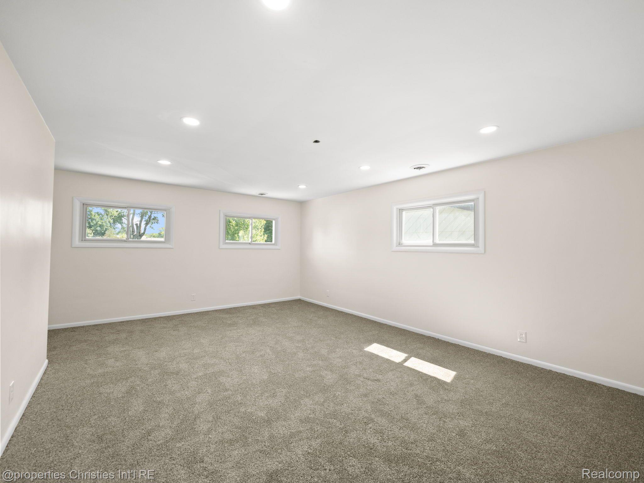 5426 FLEET Avenue