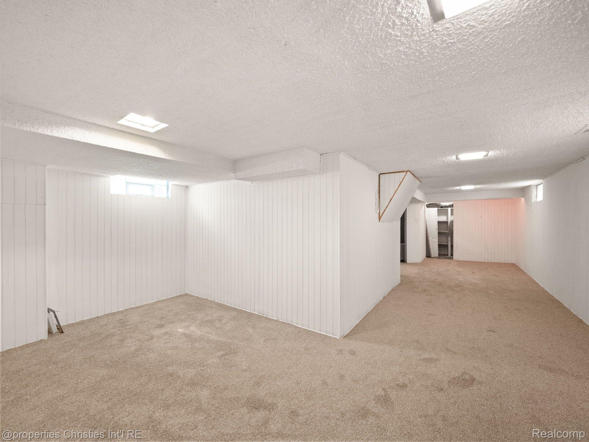 5426 FLEET Avenue