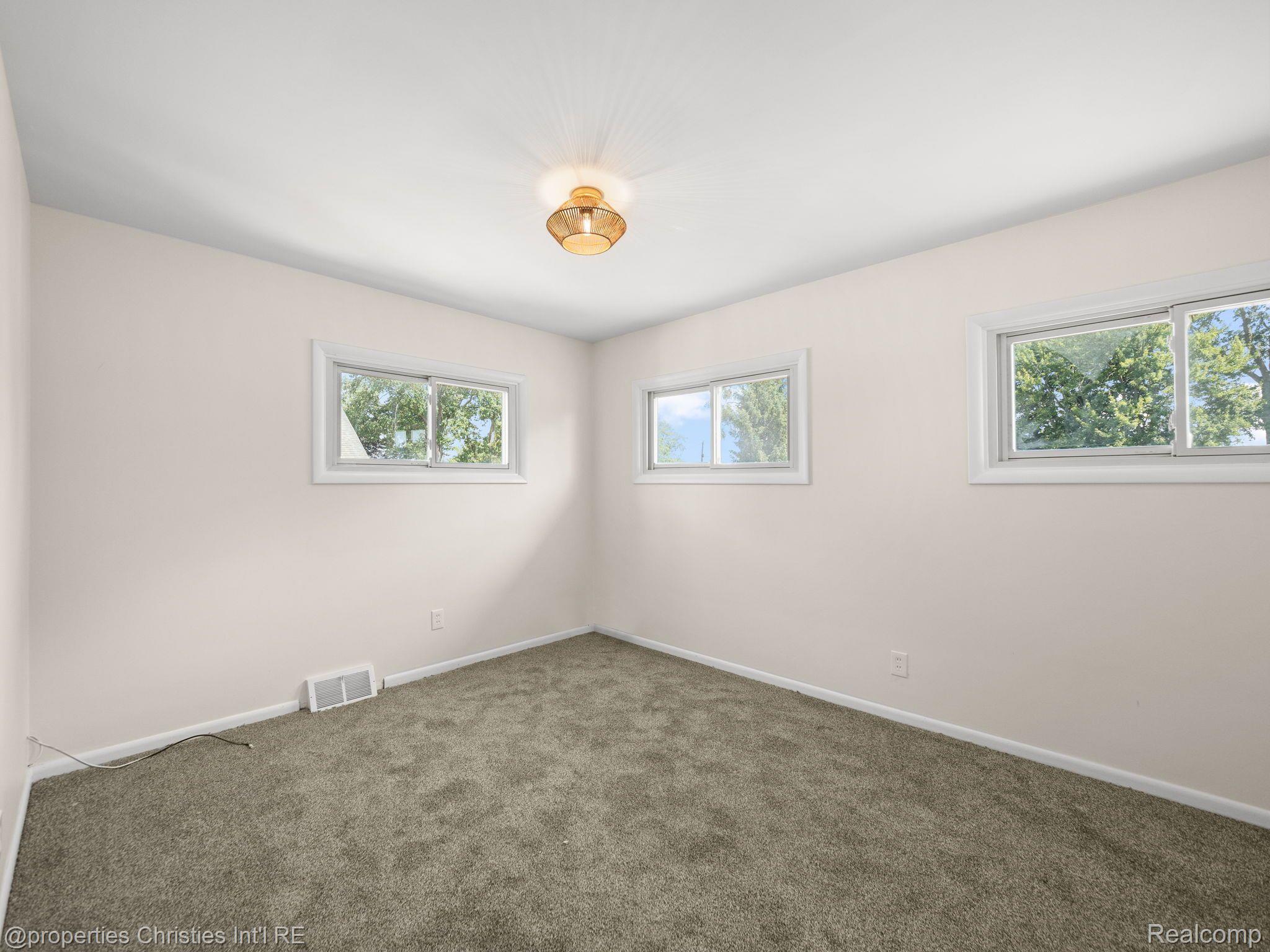 5426 FLEET Avenue