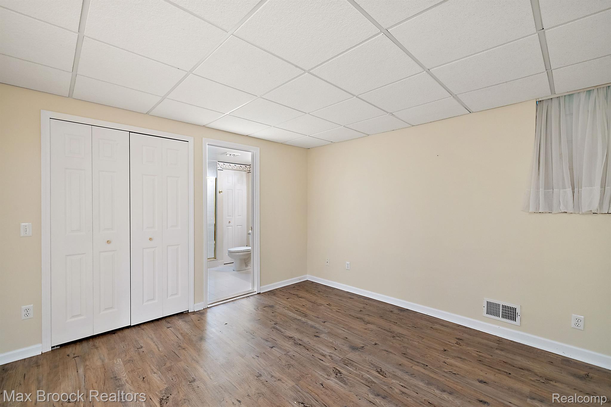2459 HICKORY GLEN Drive