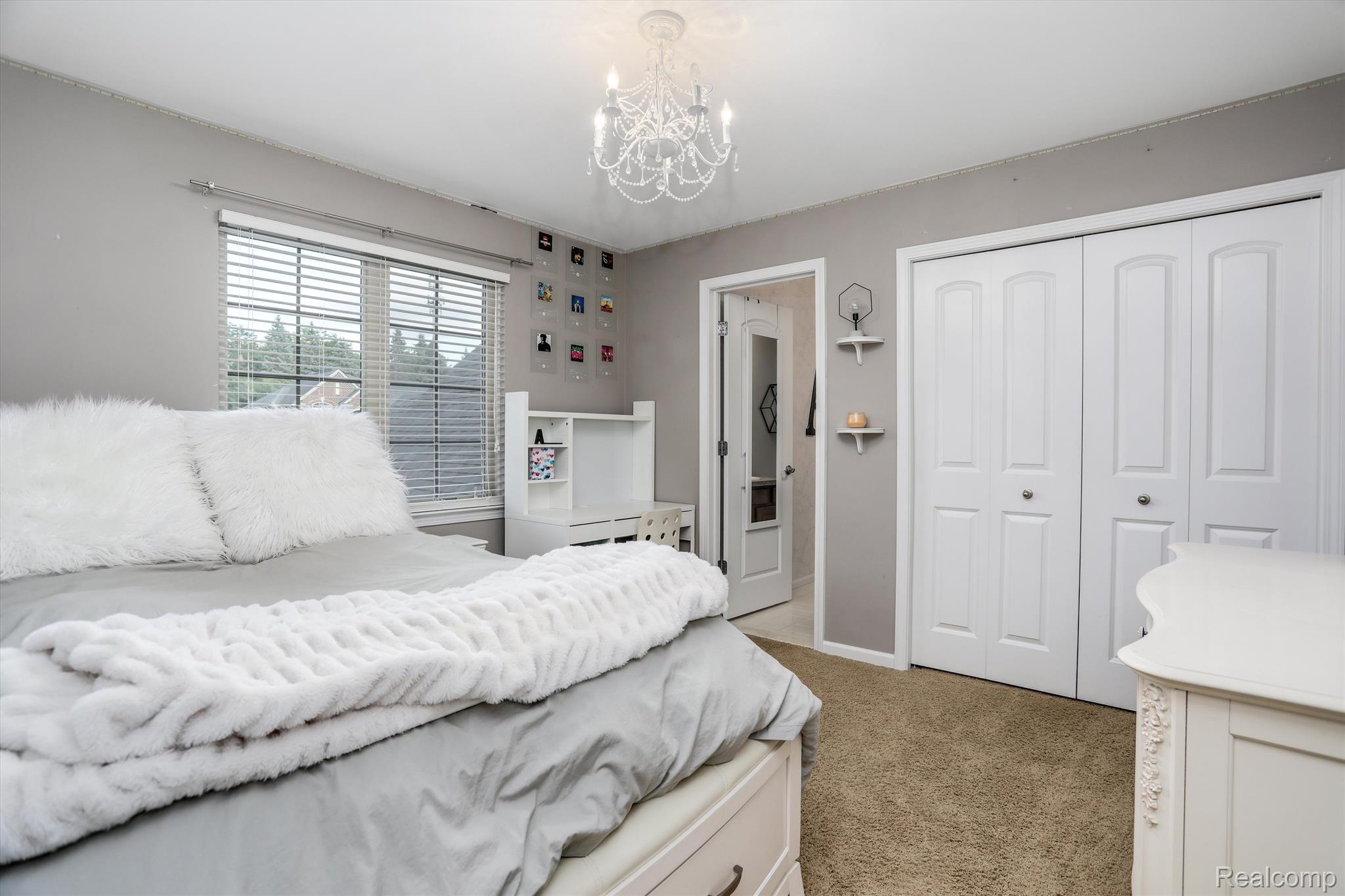 5055 PARKGATE Drive