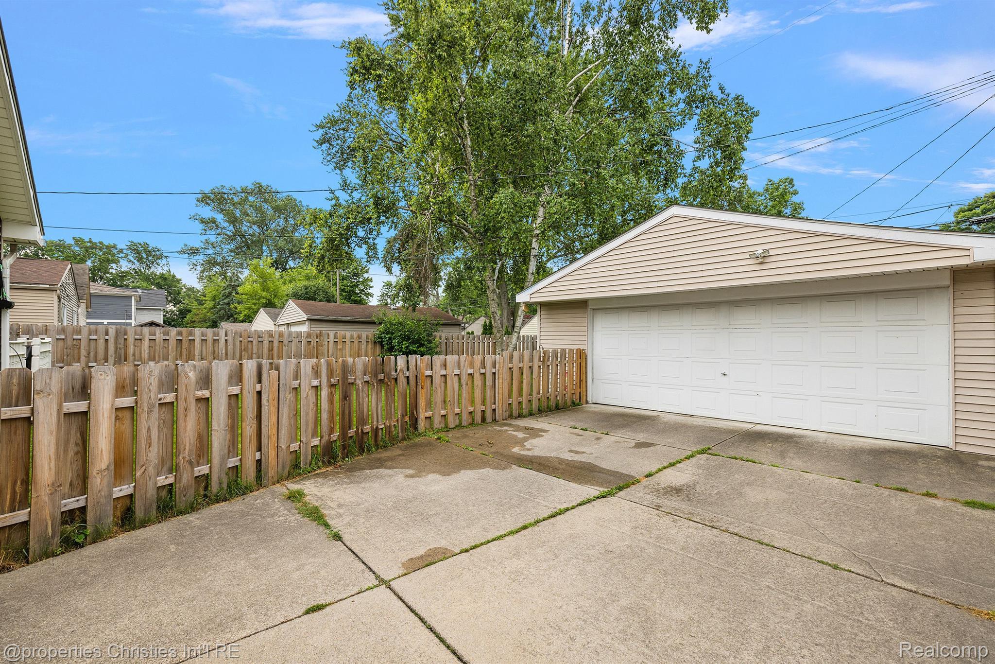 616 GOLF Avenue