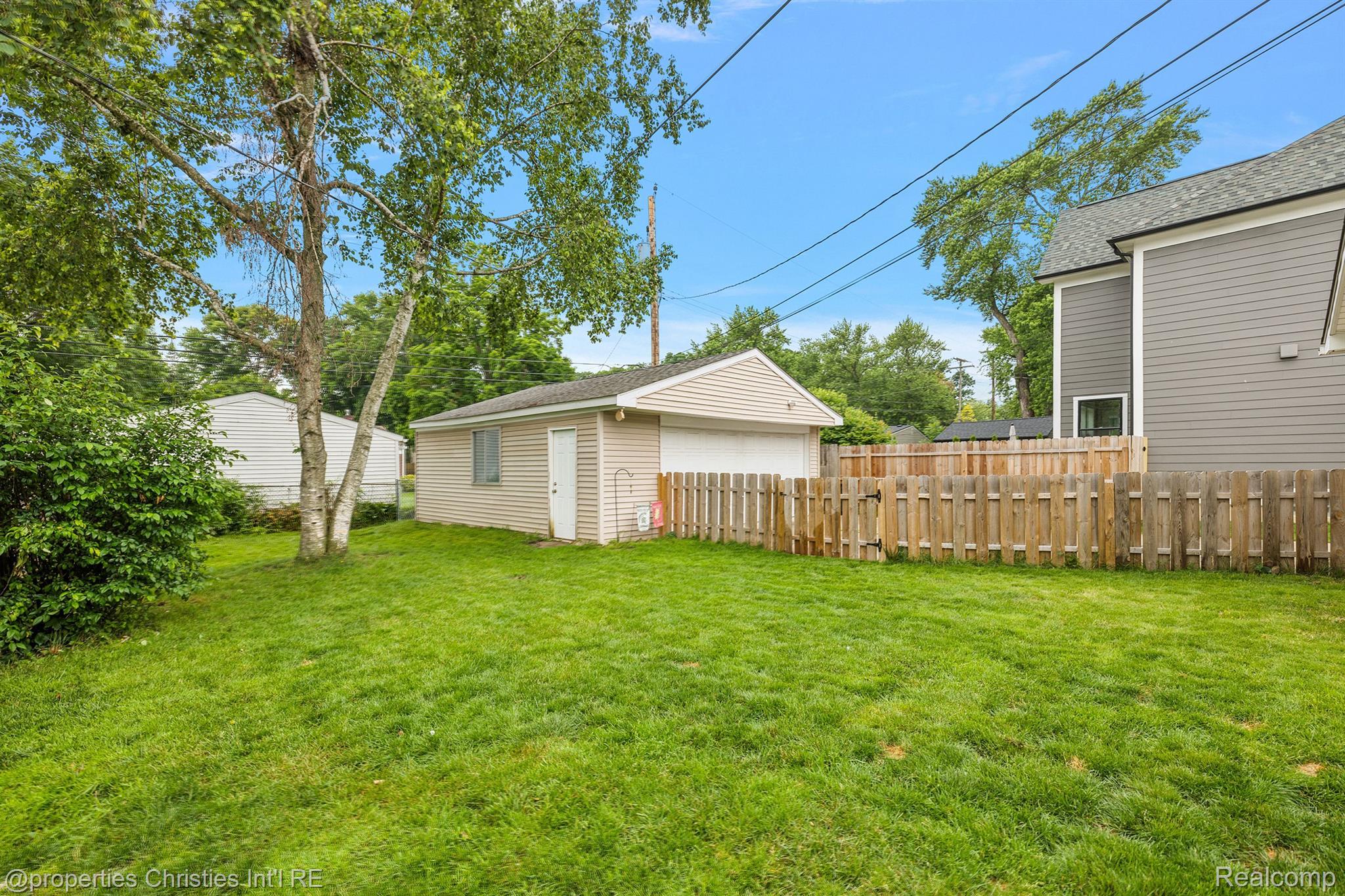 616 GOLF Avenue