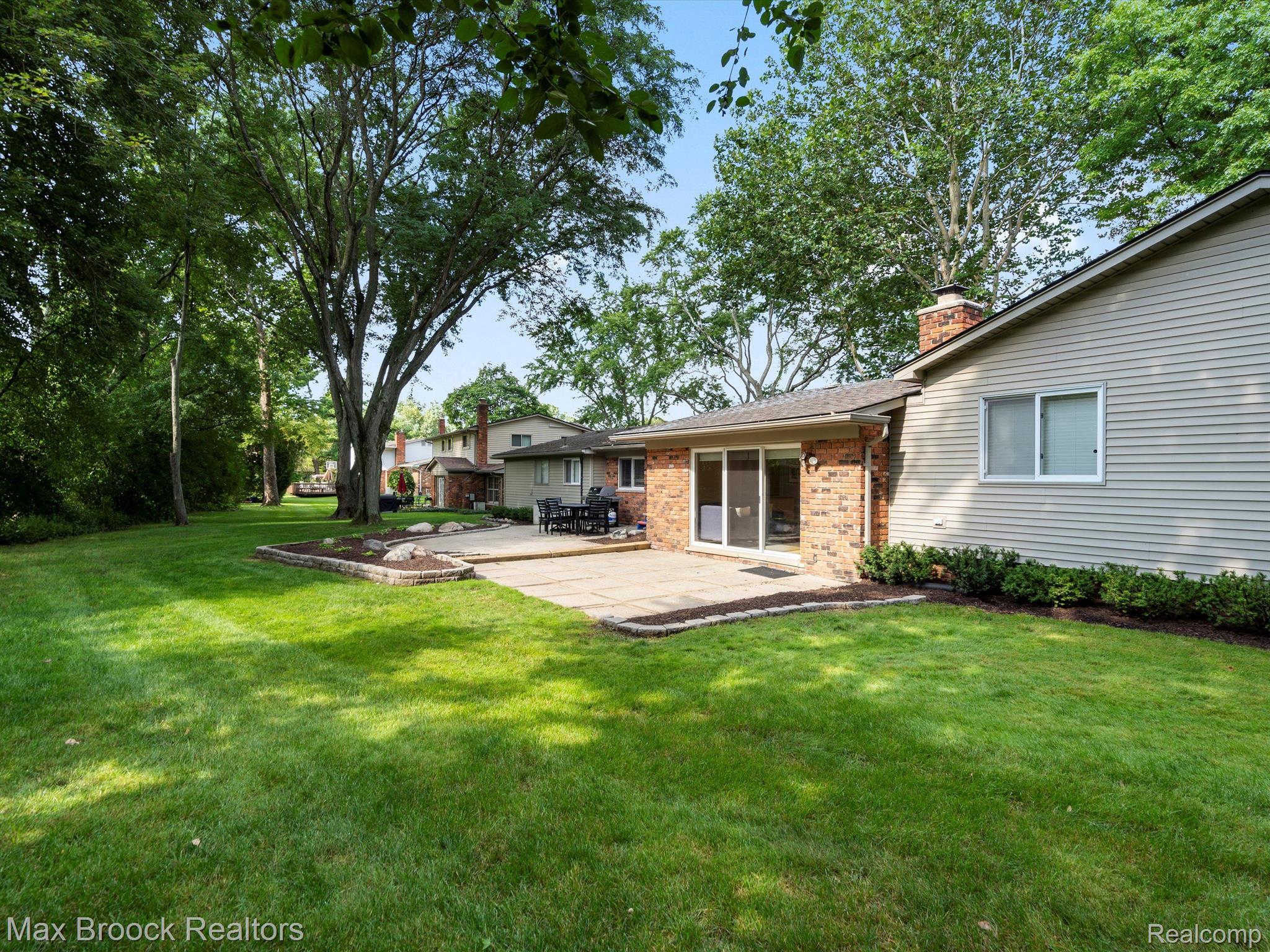 6745 WOODSIDE Trail