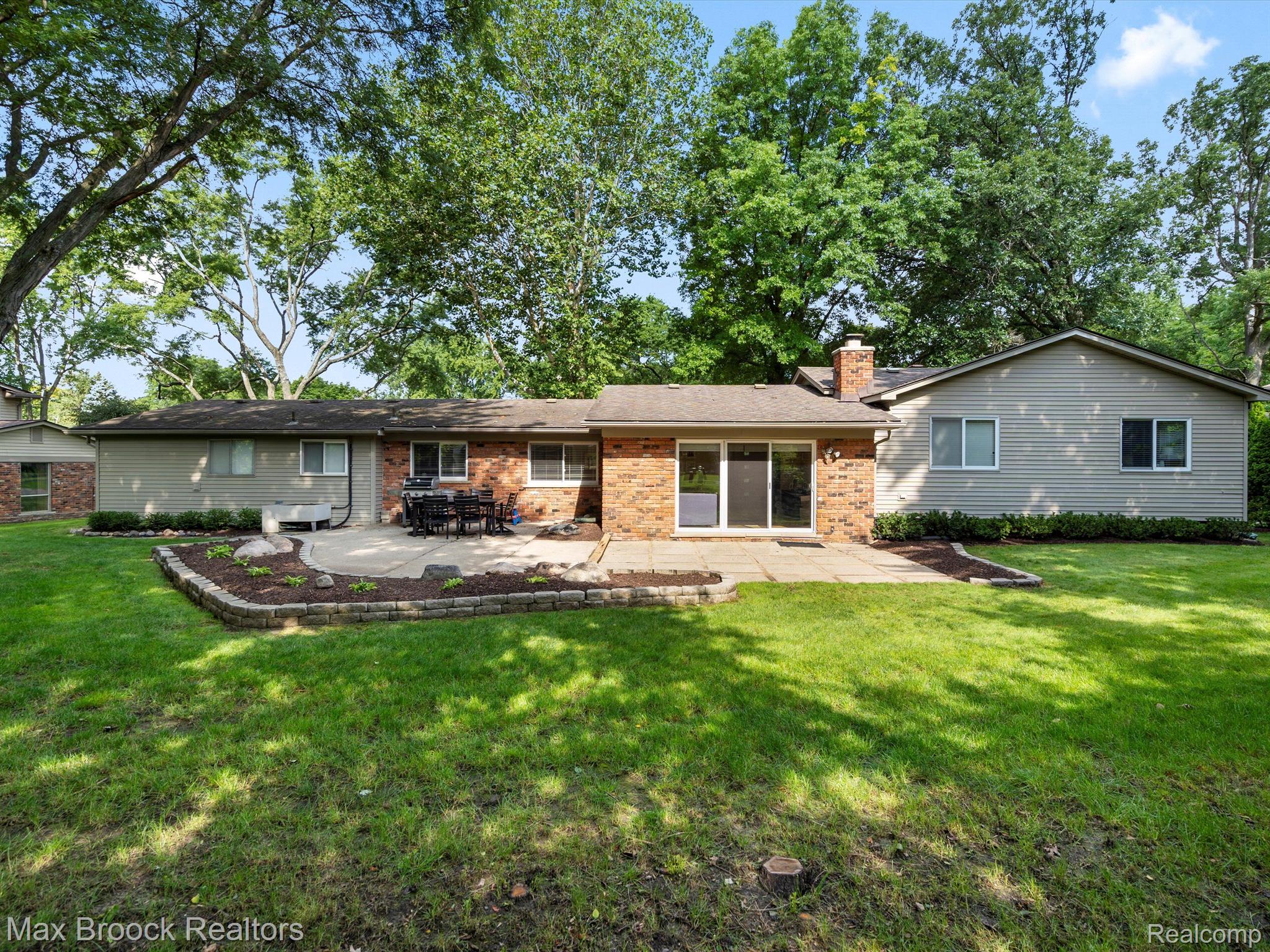 6745 WOODSIDE Trail