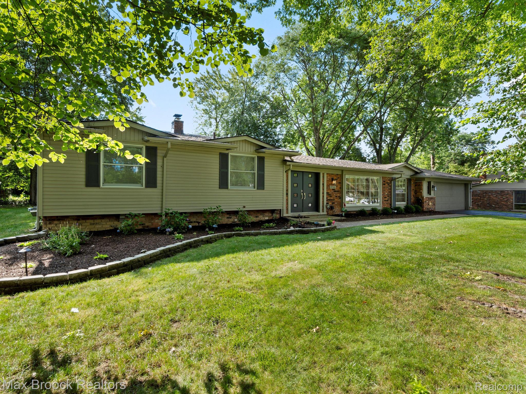 6745 WOODSIDE Trail