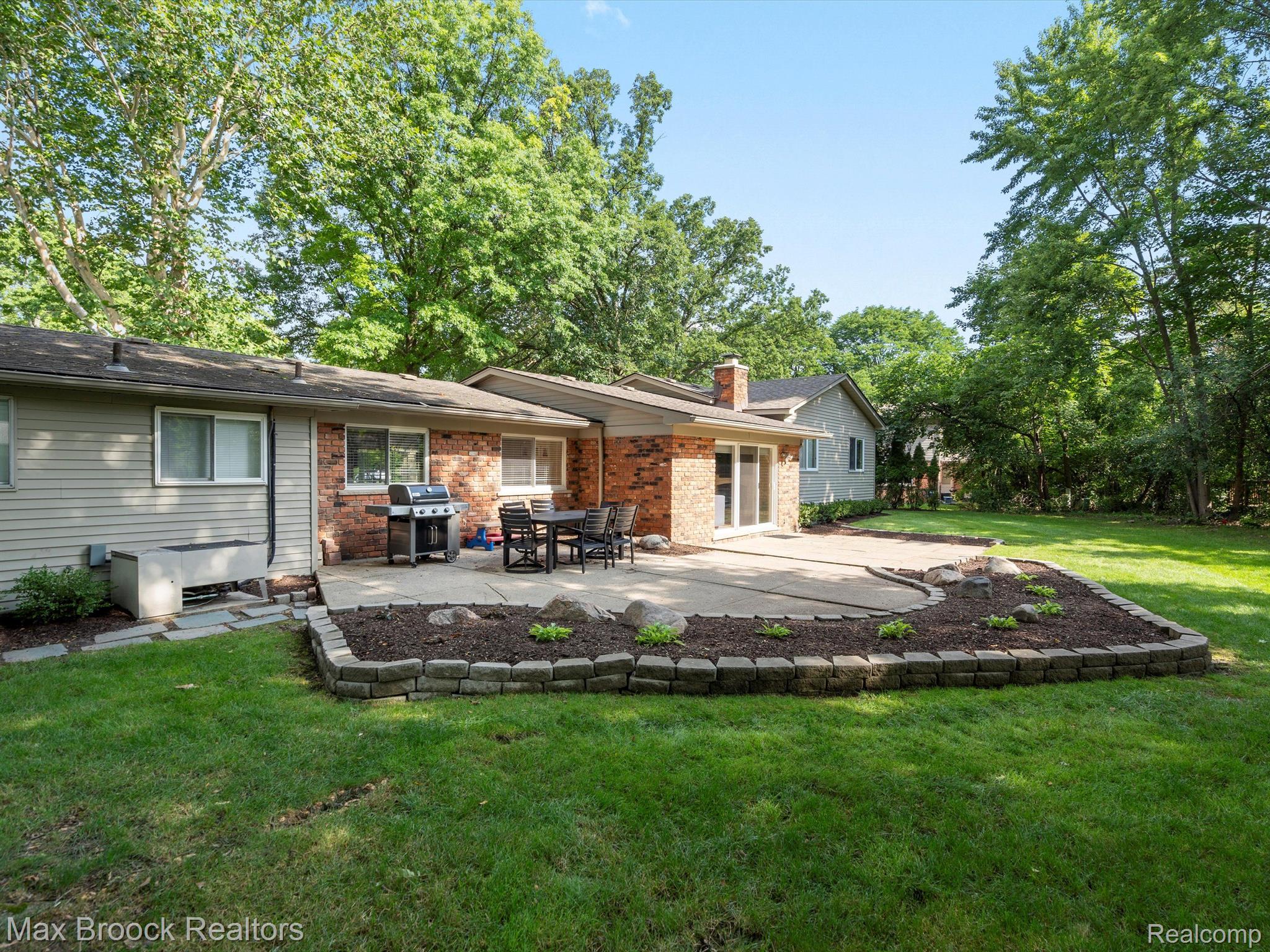 6745 WOODSIDE Trail