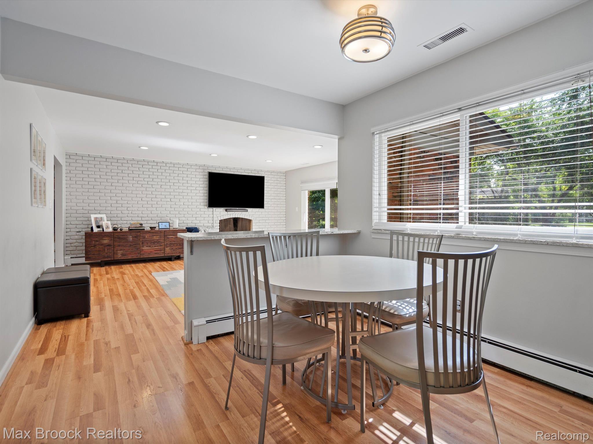 6745 WOODSIDE Trail