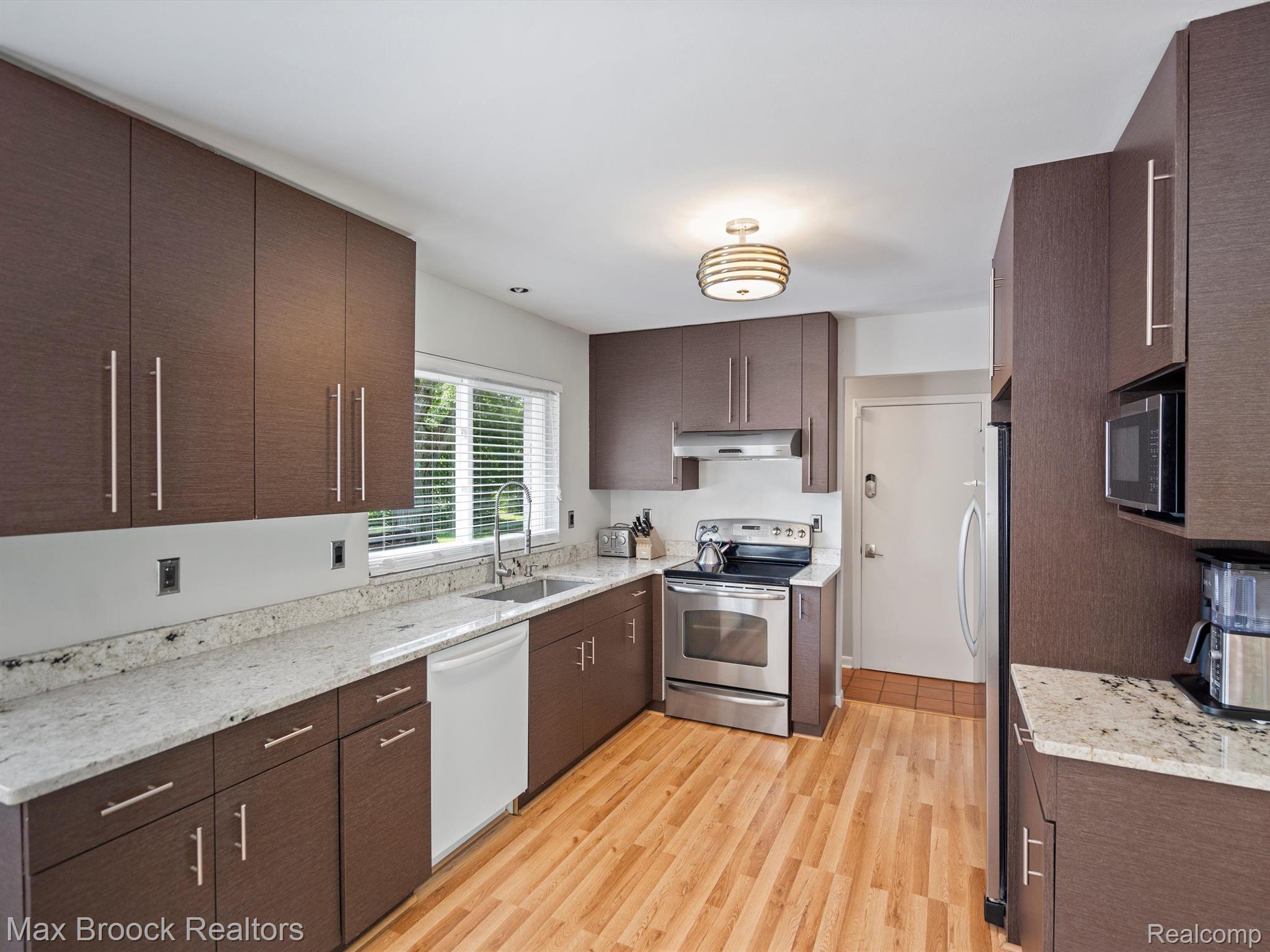 6745 WOODSIDE Trail