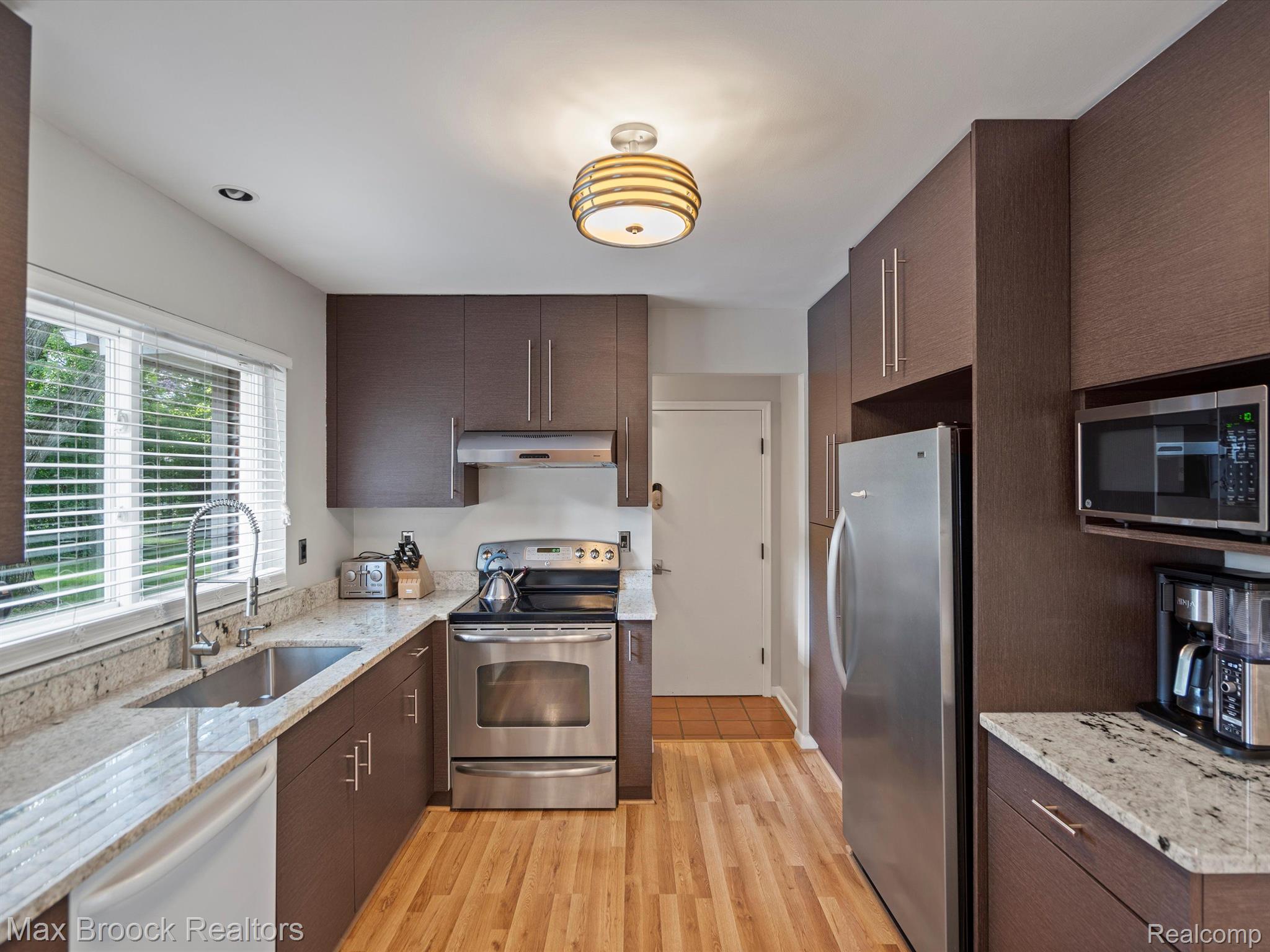 6745 WOODSIDE Trail