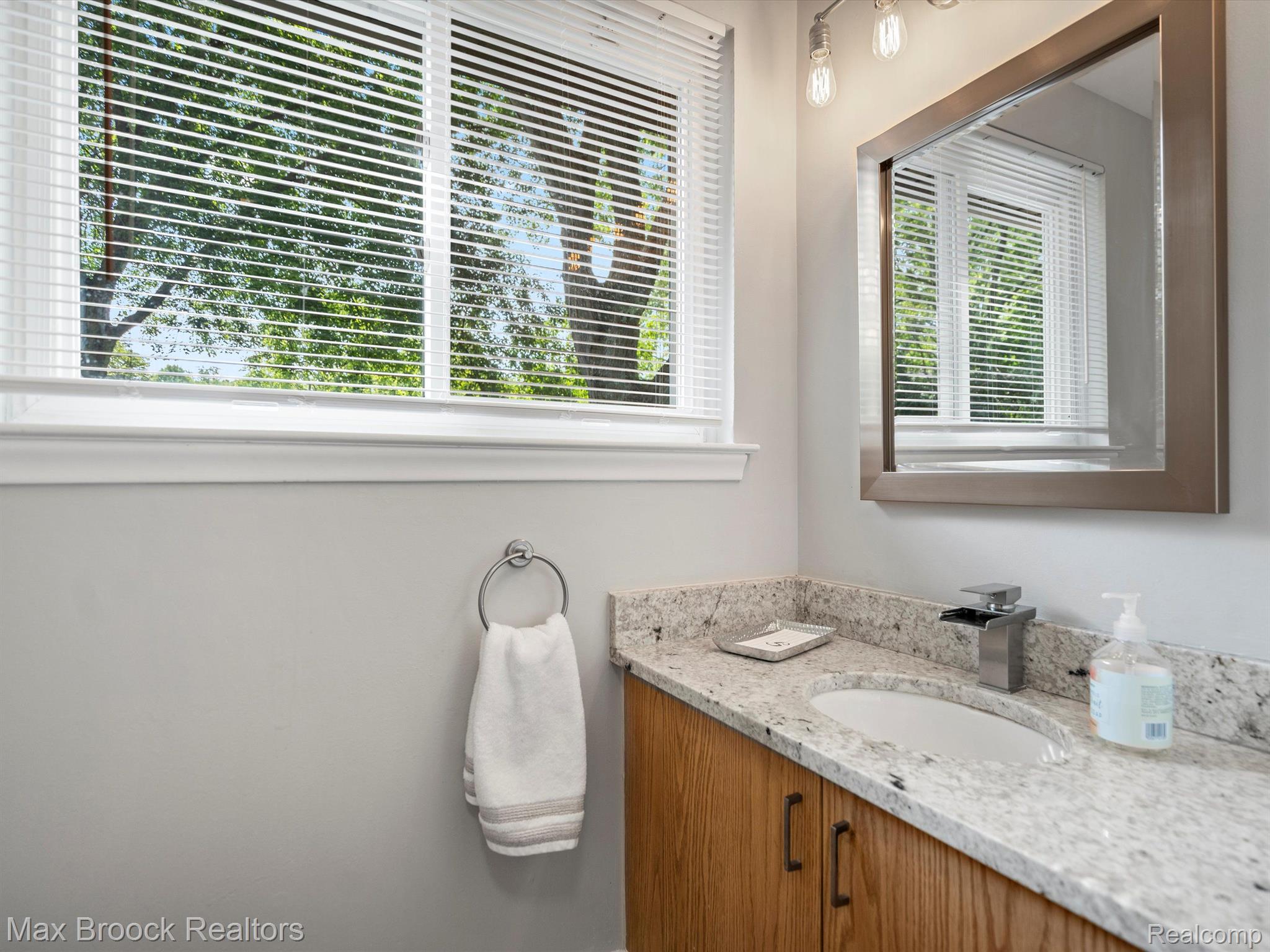 6745 WOODSIDE Trail