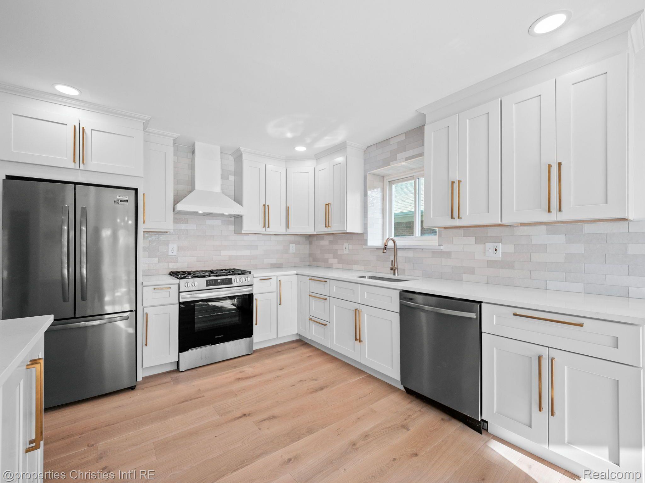 33596 FARMVIEW Lane