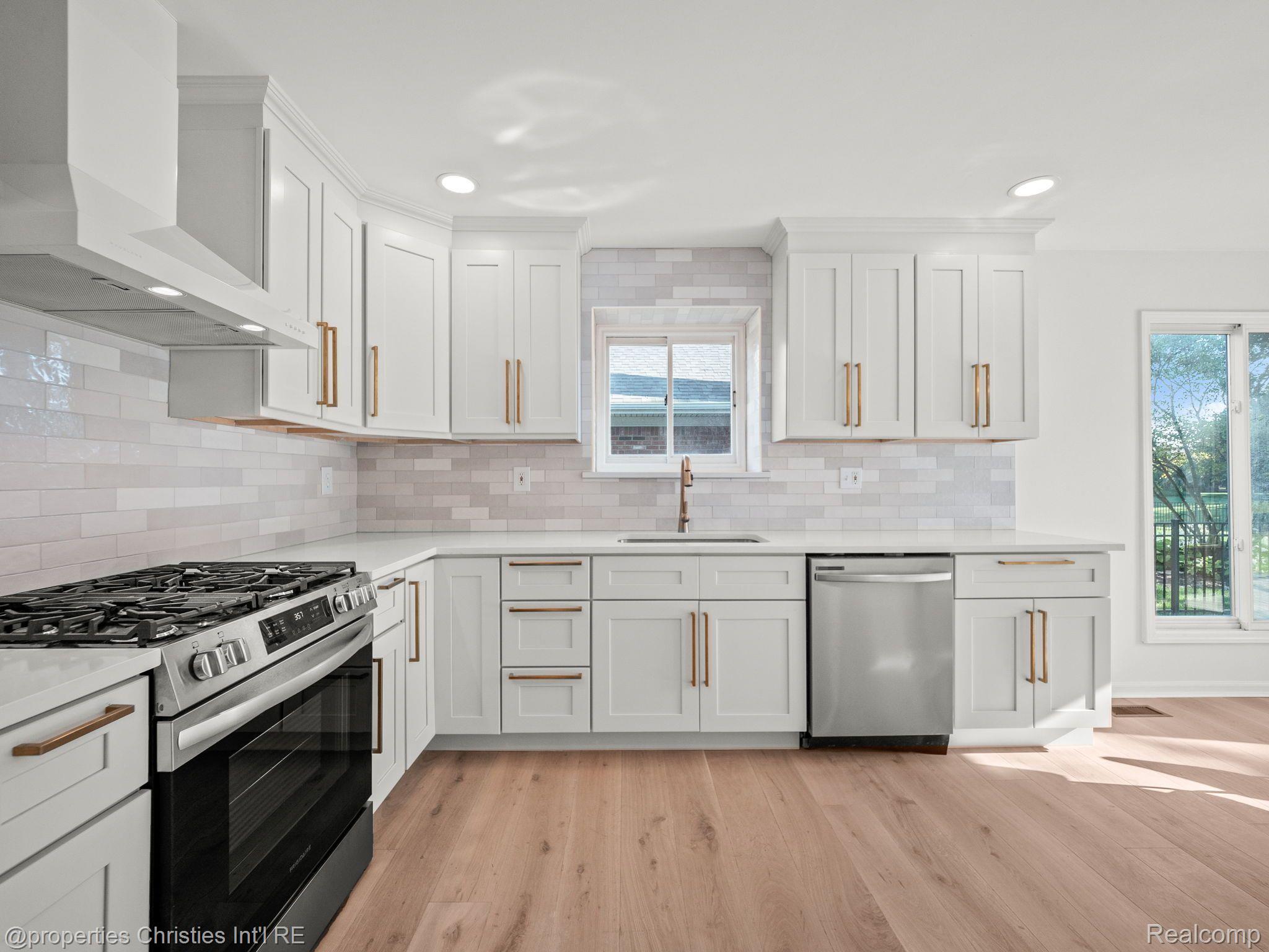 33596 FARMVIEW Lane