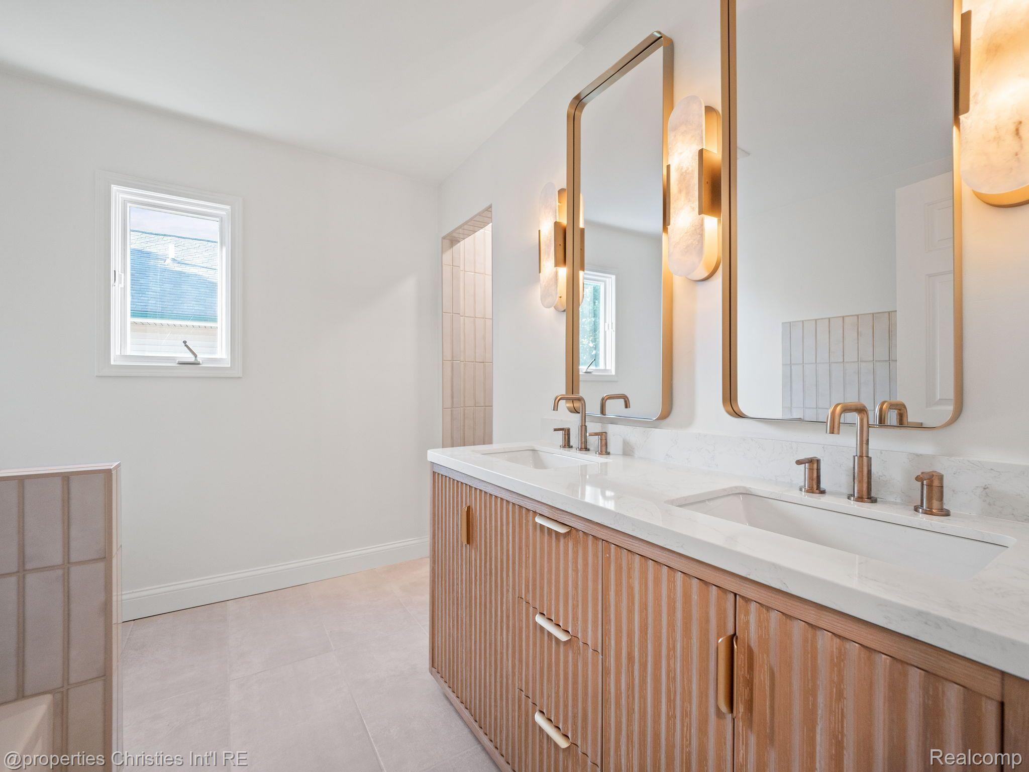 33596 FARMVIEW Lane