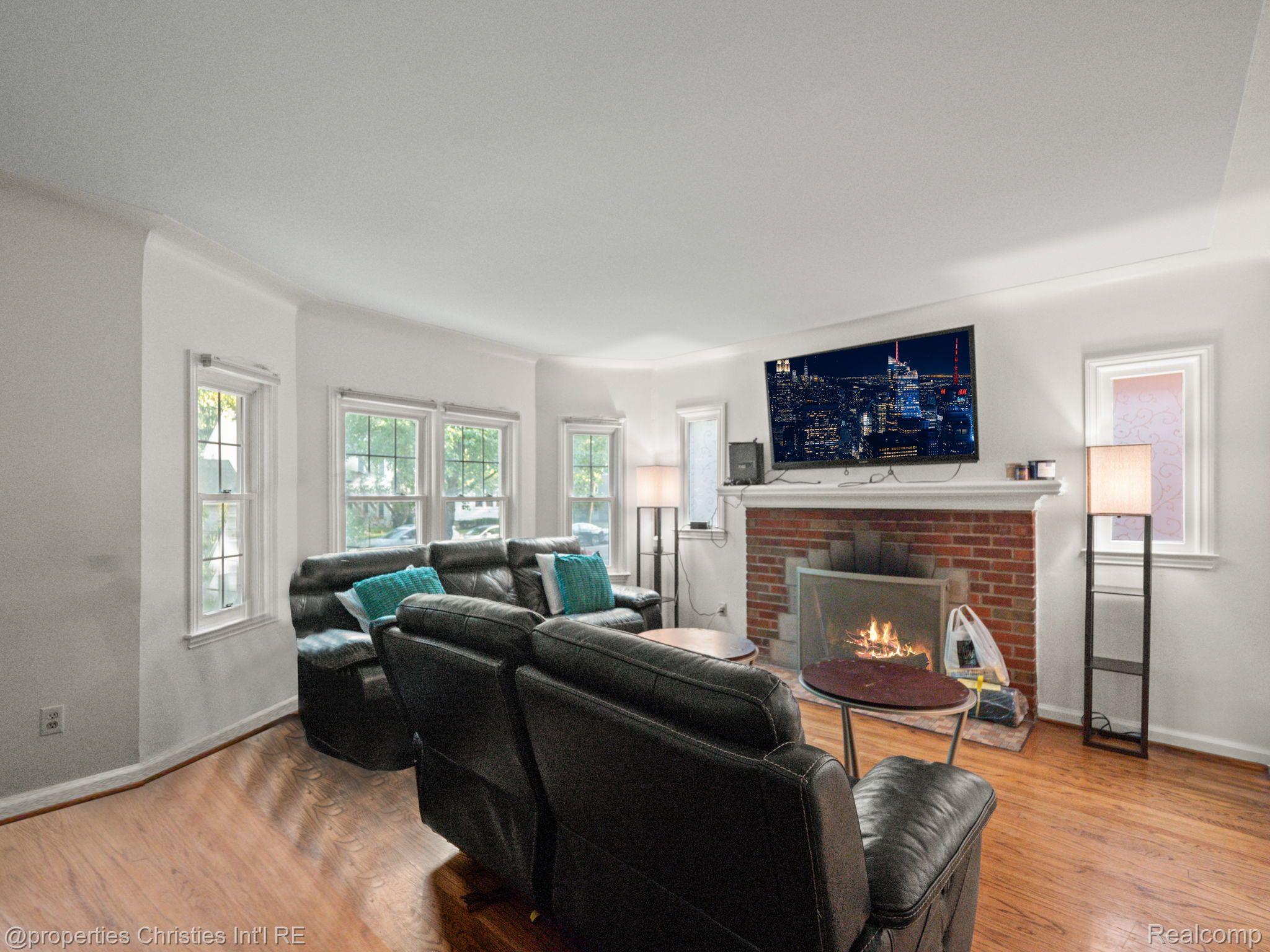 18 WOODWARD HEIGHTS Boulevard