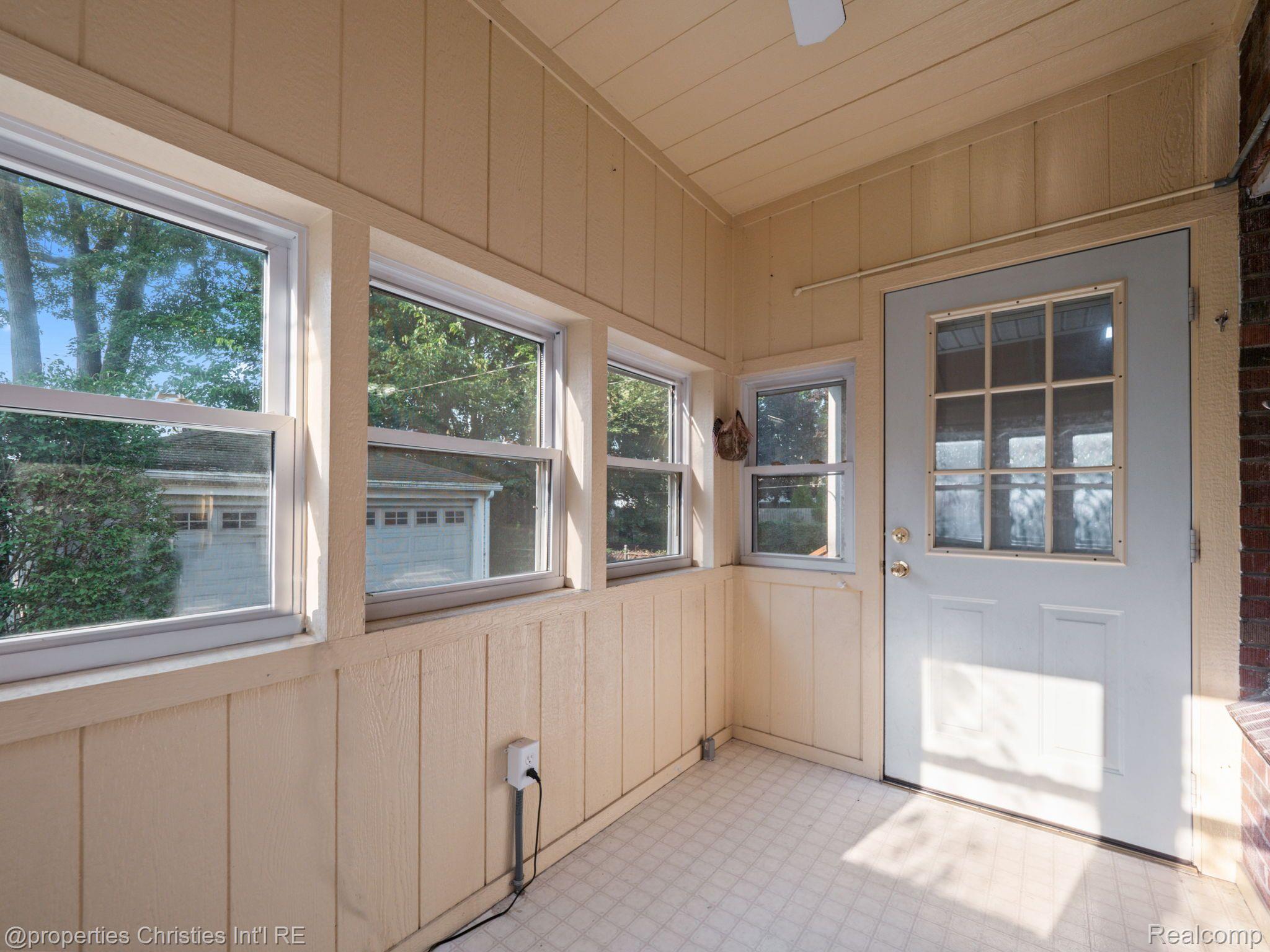 18 WOODWARD HEIGHTS Boulevard