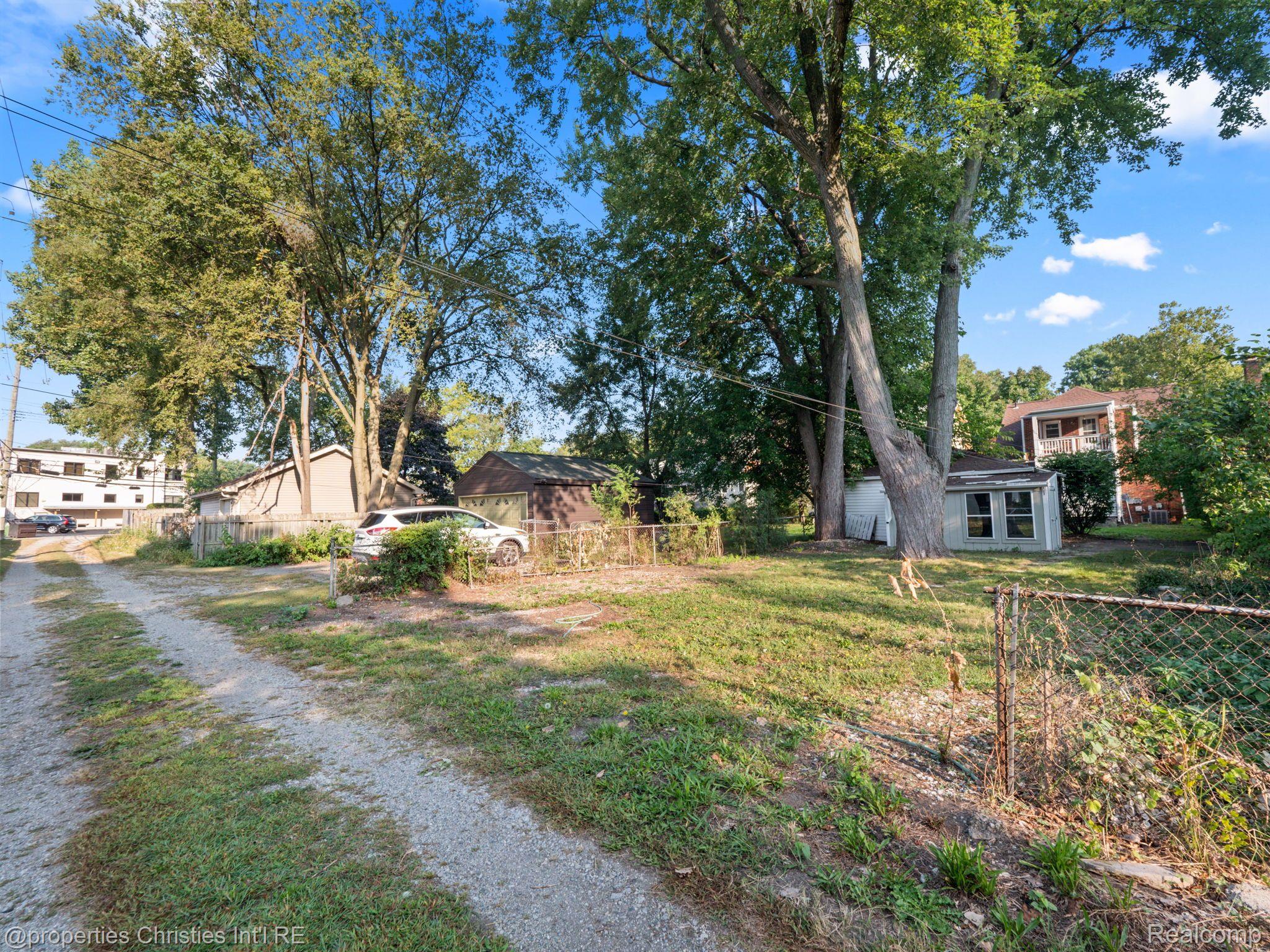 18 WOODWARD HEIGHTS Boulevard