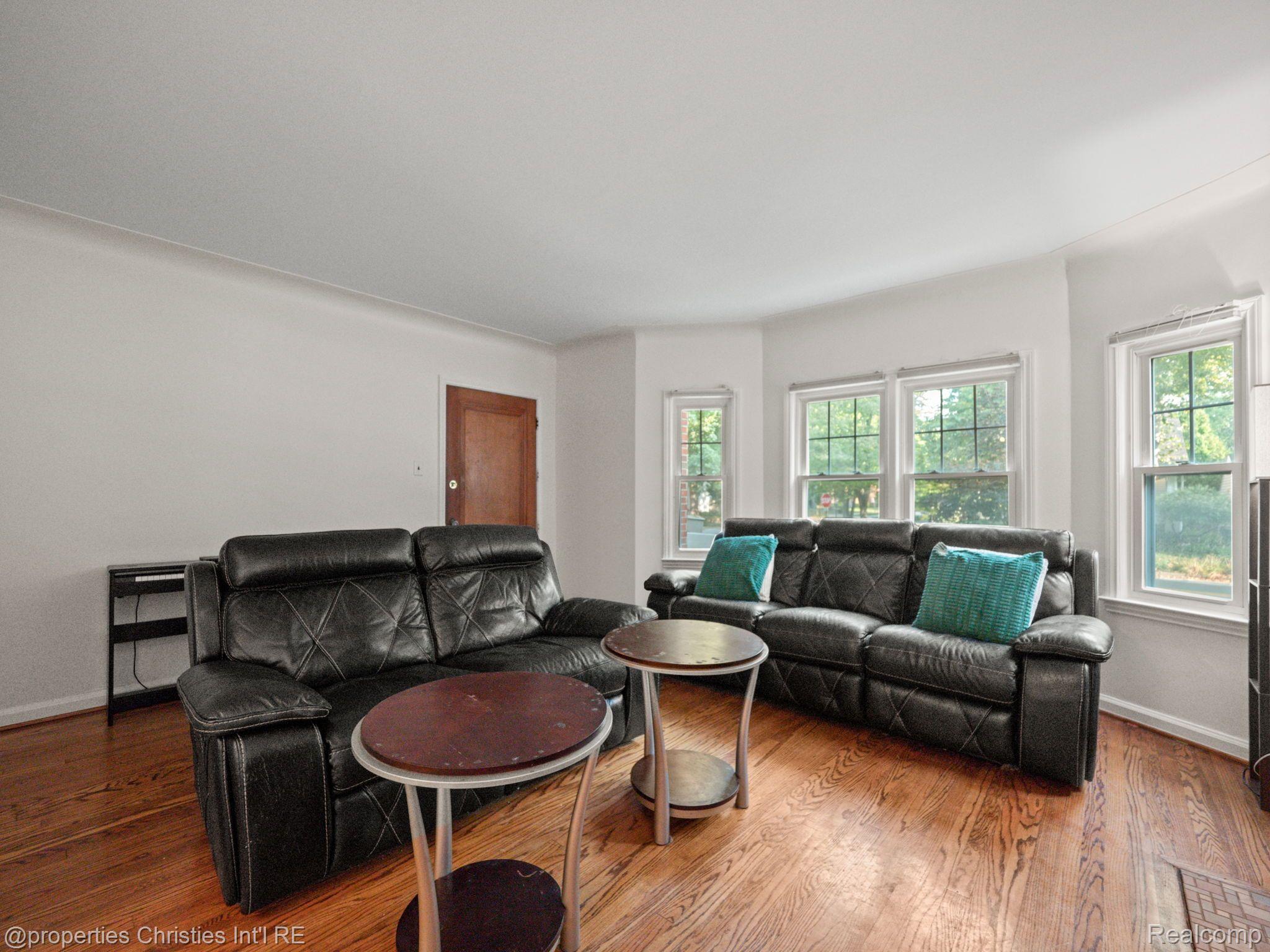 18 WOODWARD HEIGHTS Boulevard