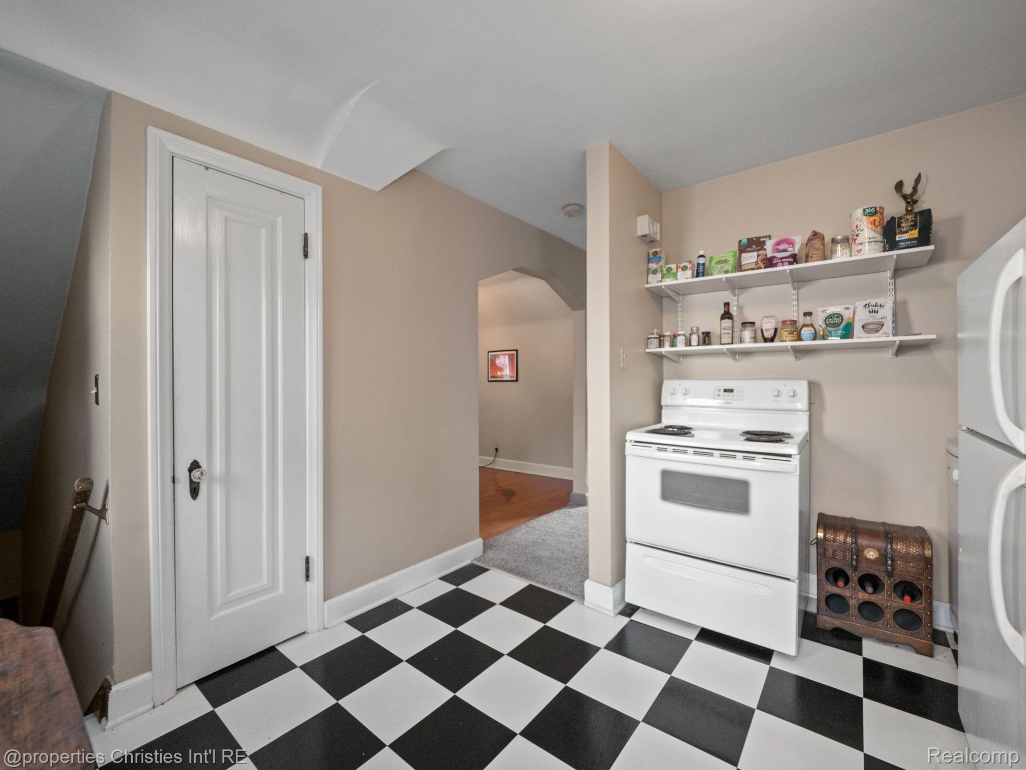 18 WOODWARD HEIGHTS Boulevard