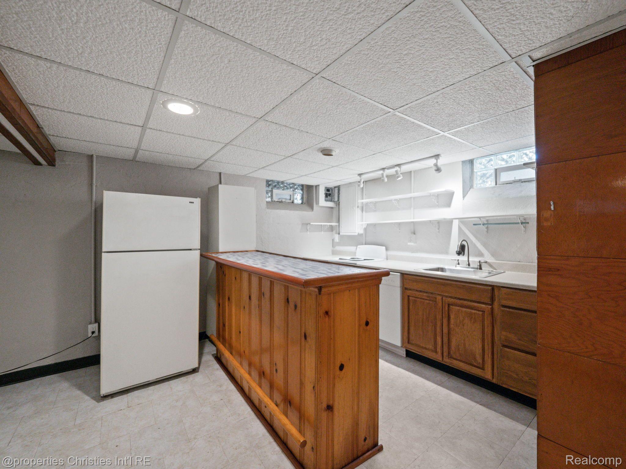 18 WOODWARD HEIGHTS Boulevard