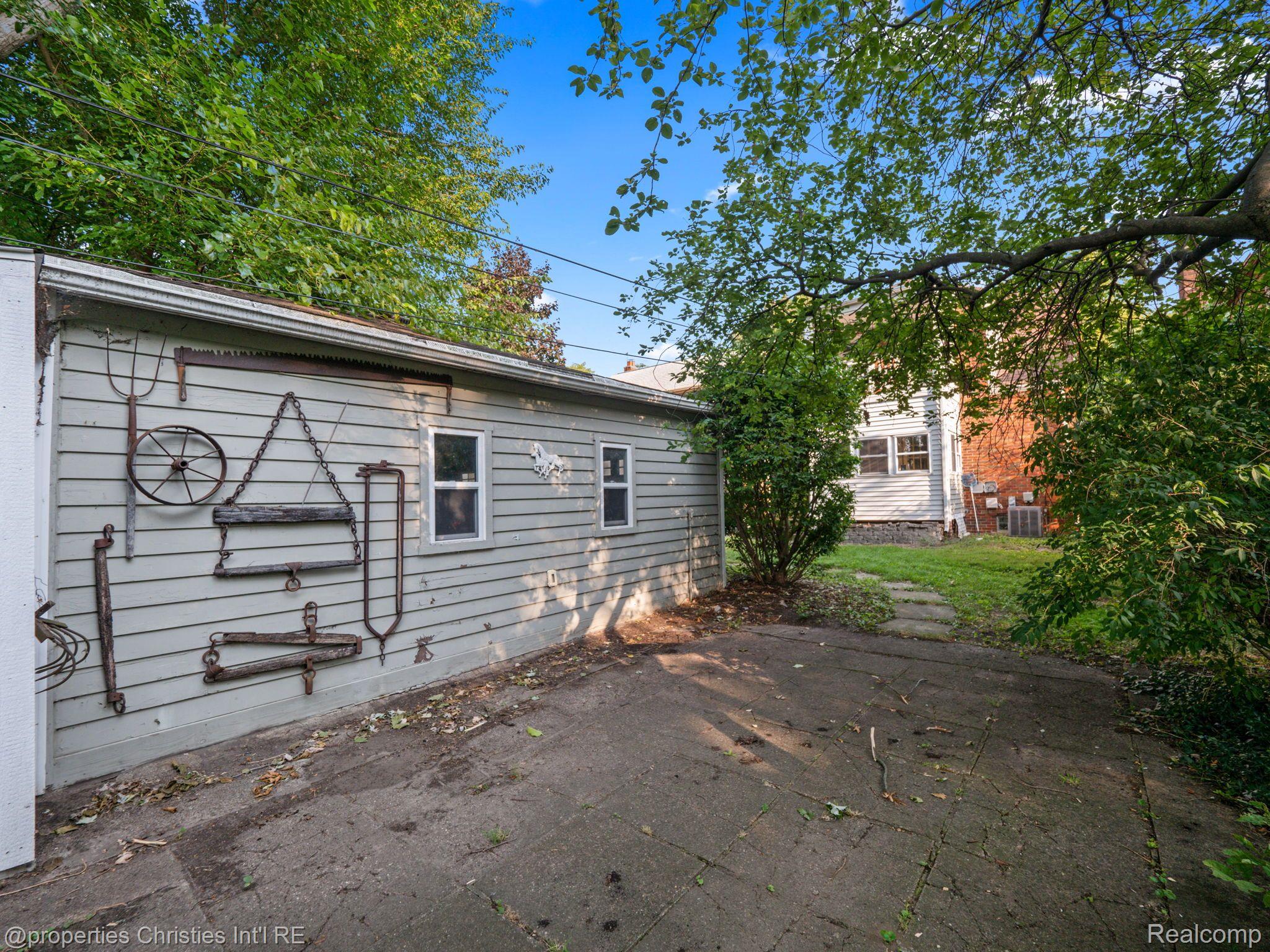 18 WOODWARD HEIGHTS Boulevard
