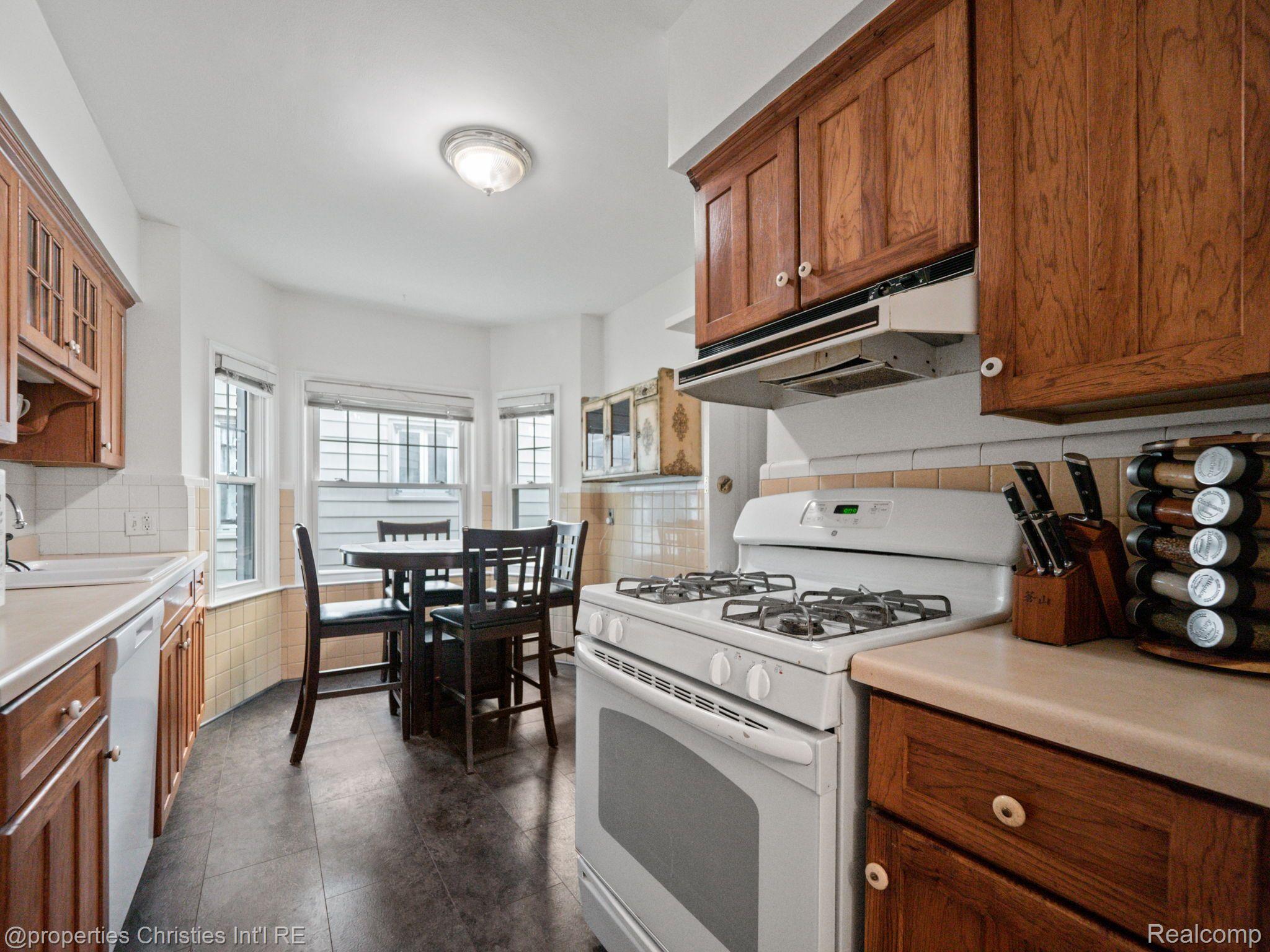 18 WOODWARD HEIGHTS Boulevard