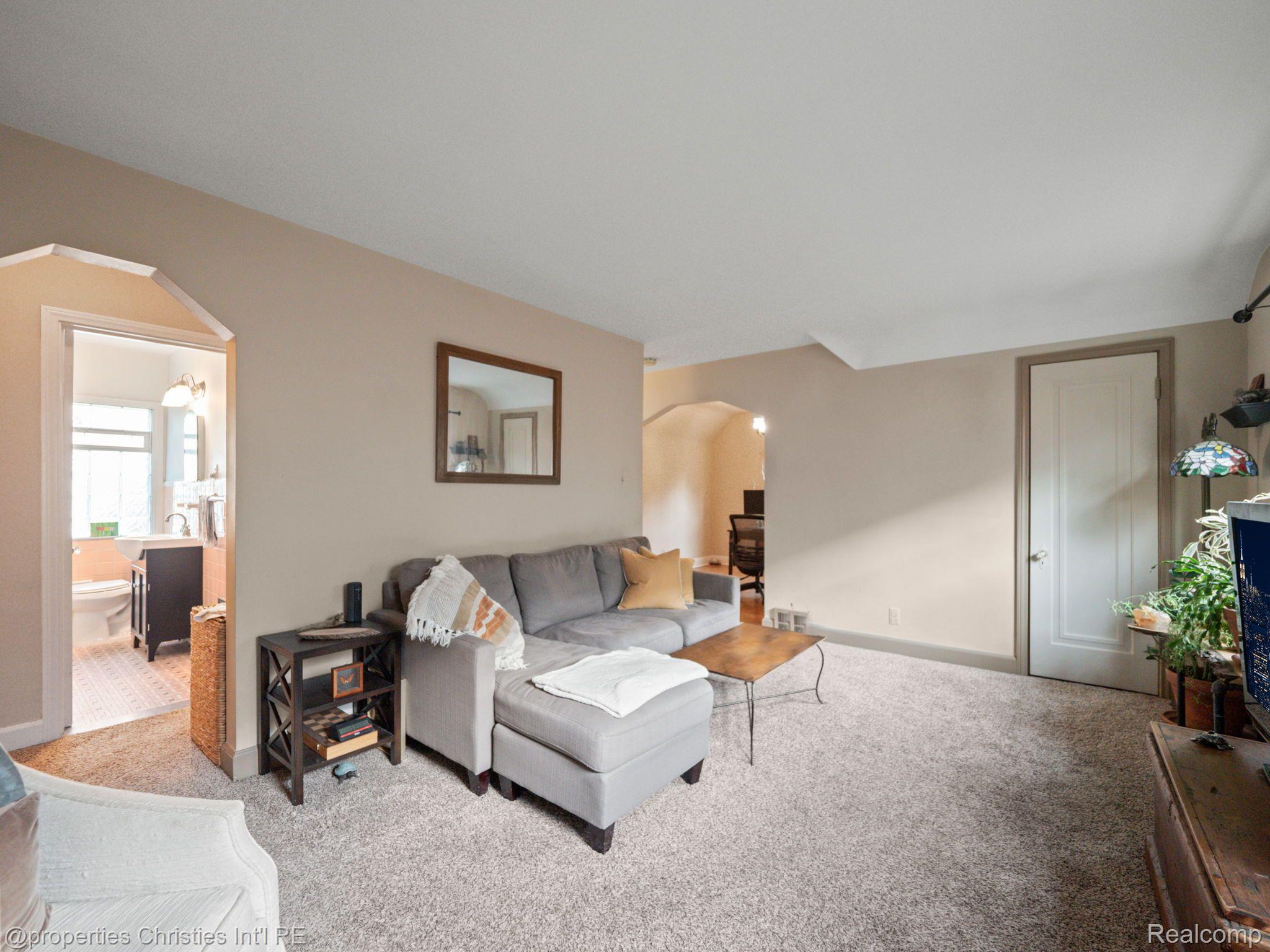 18 WOODWARD HEIGHTS Boulevard