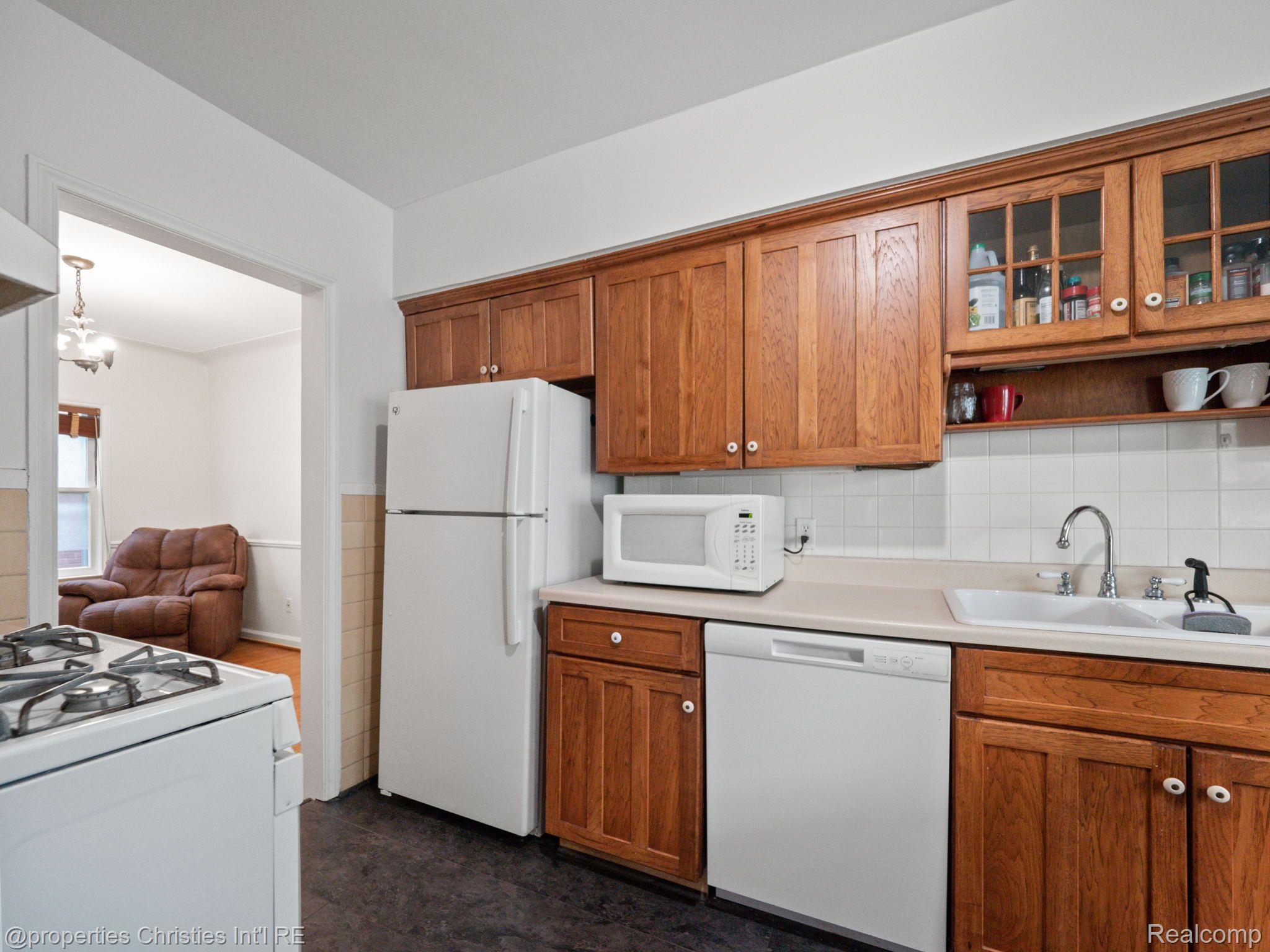 18 WOODWARD HEIGHTS Boulevard