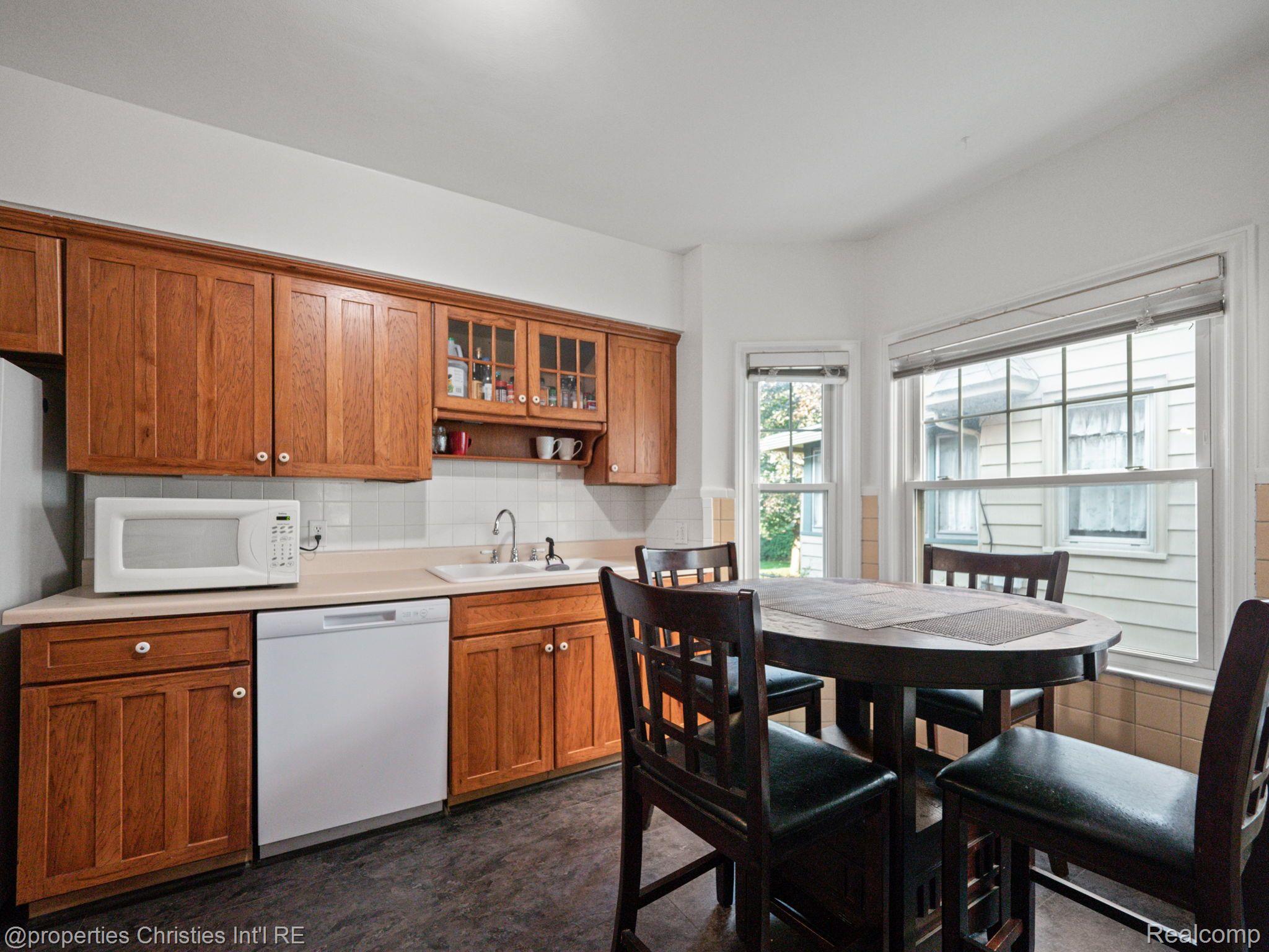 18 WOODWARD HEIGHTS Boulevard