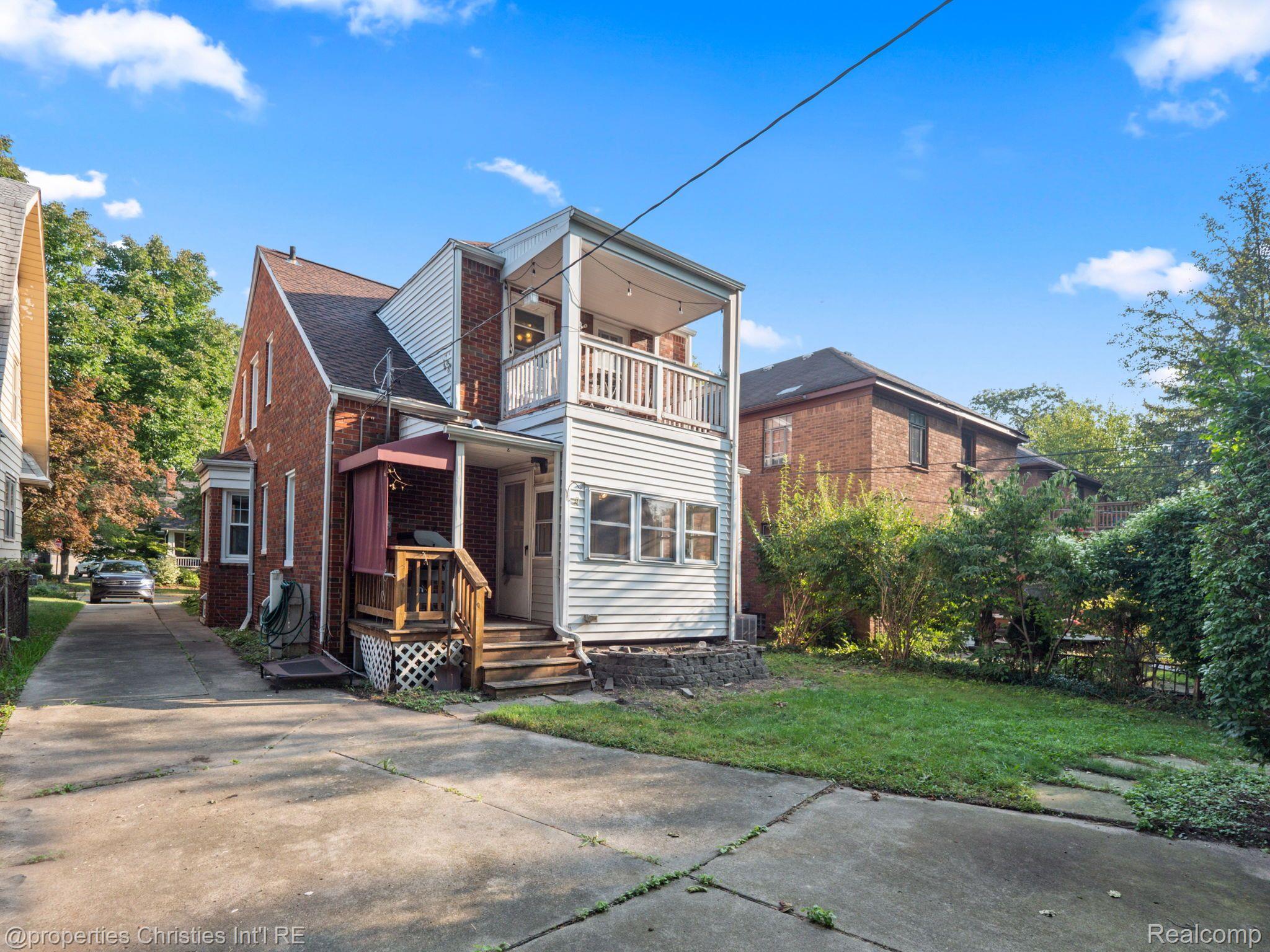 18 WOODWARD HEIGHTS Boulevard