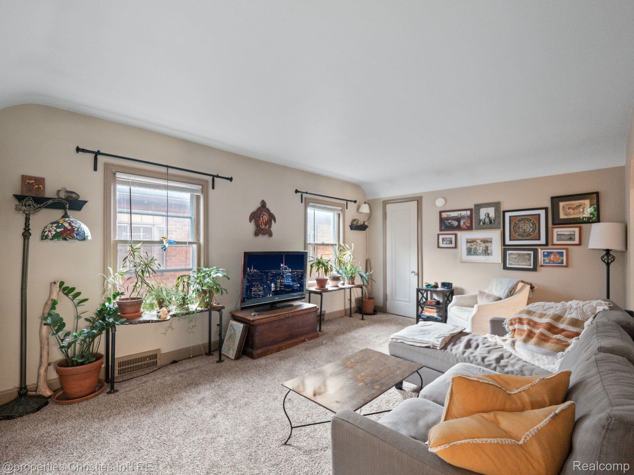 18 WOODWARD HEIGHTS Boulevard