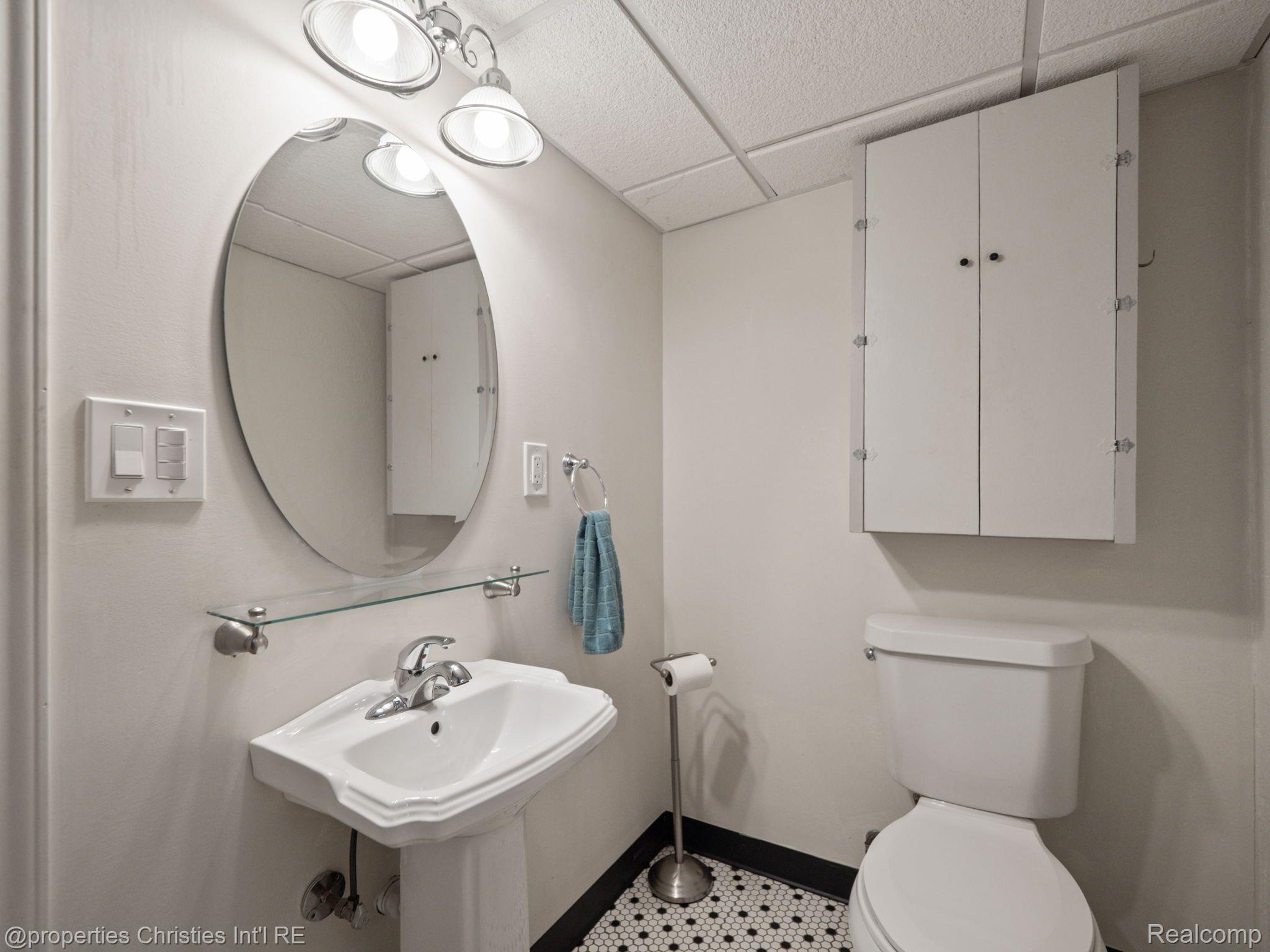 18 WOODWARD HEIGHTS Boulevard
