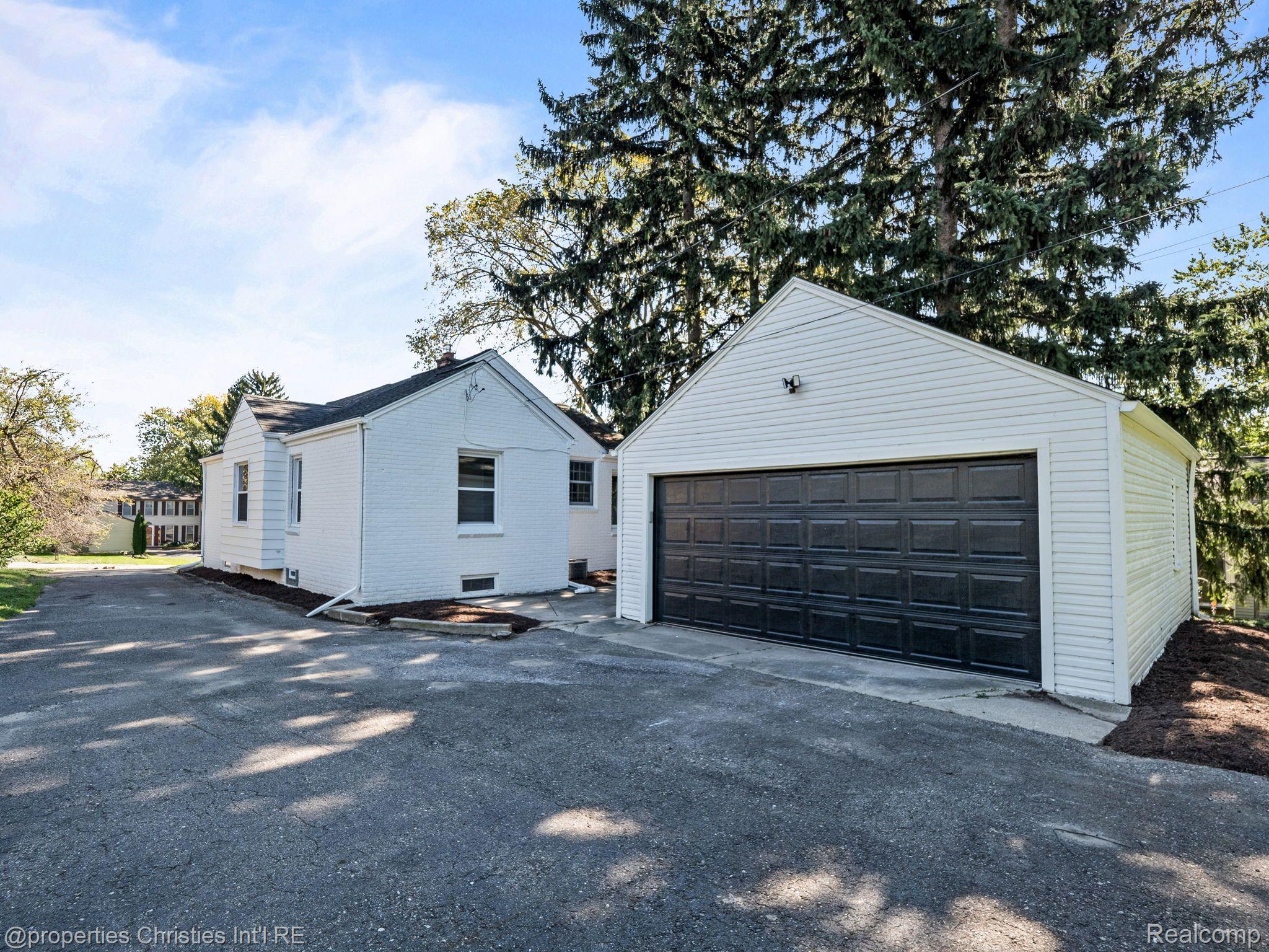 2462 BRATTON Avenue