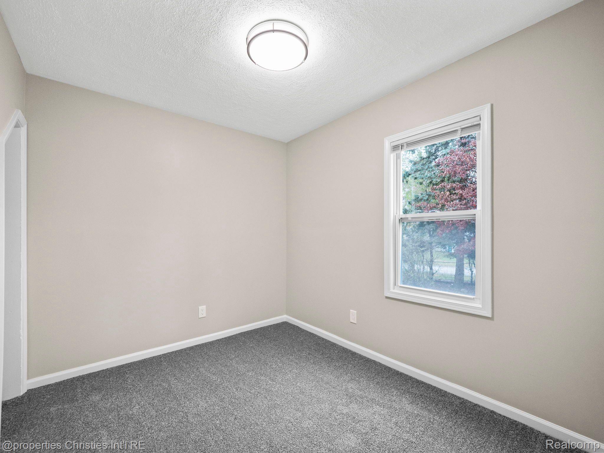 15803 LEONA Drive