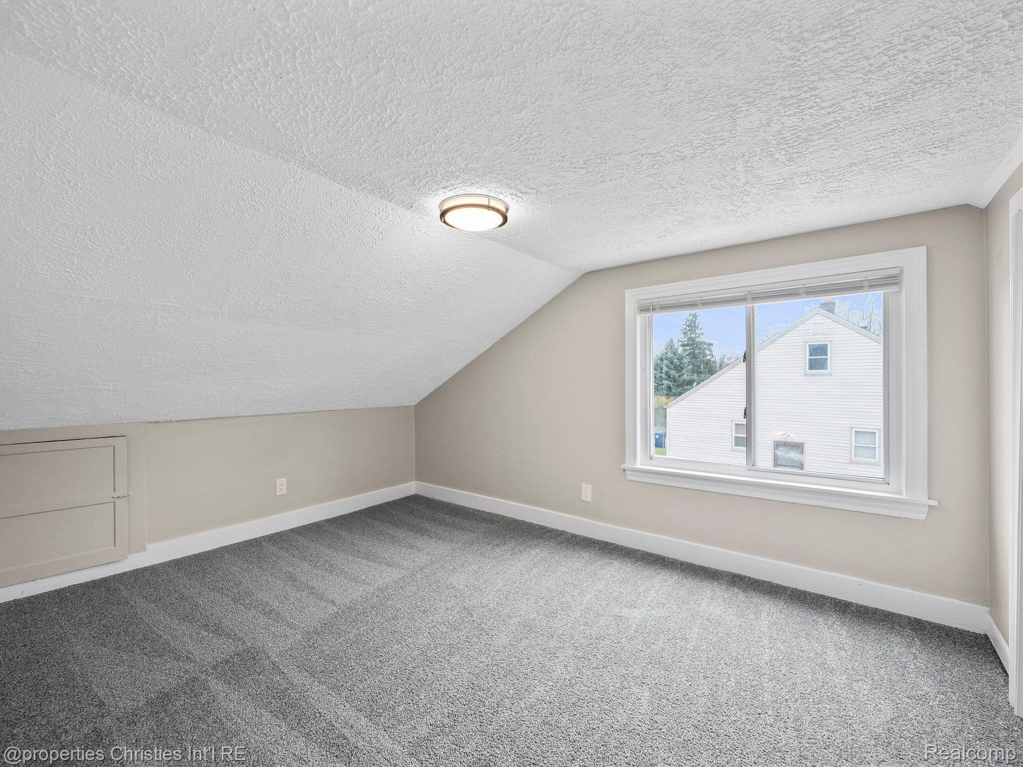 15803 LEONA Drive