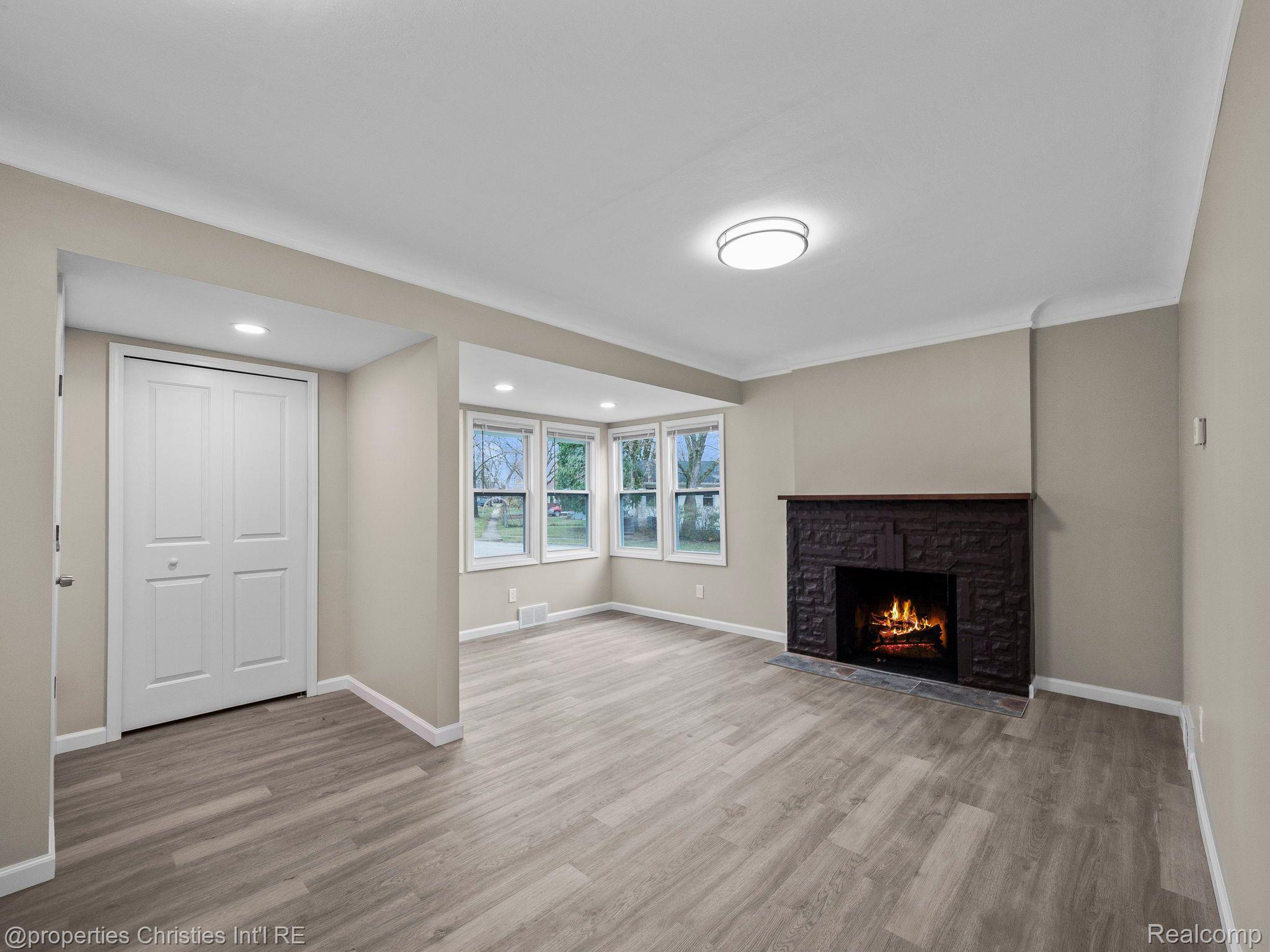 15803 LEONA Drive