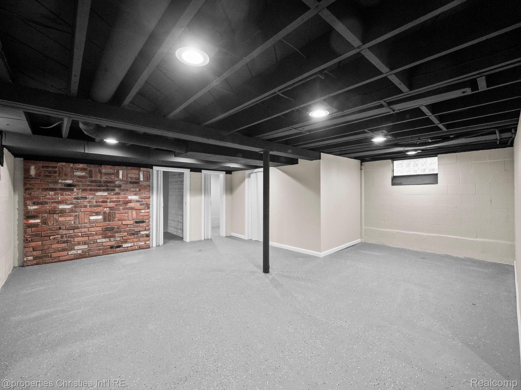 15803 LEONA Drive