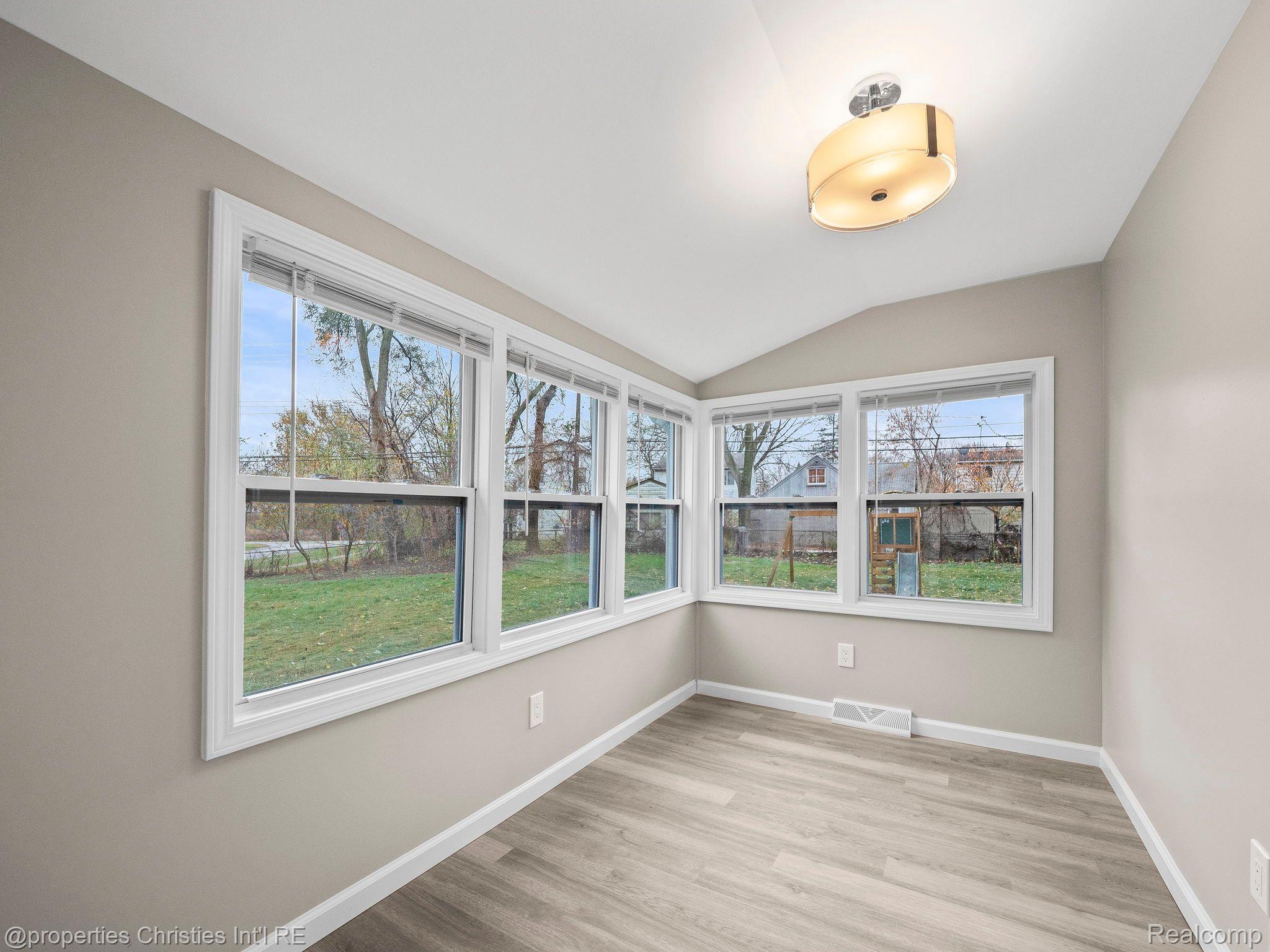 15803 LEONA Drive