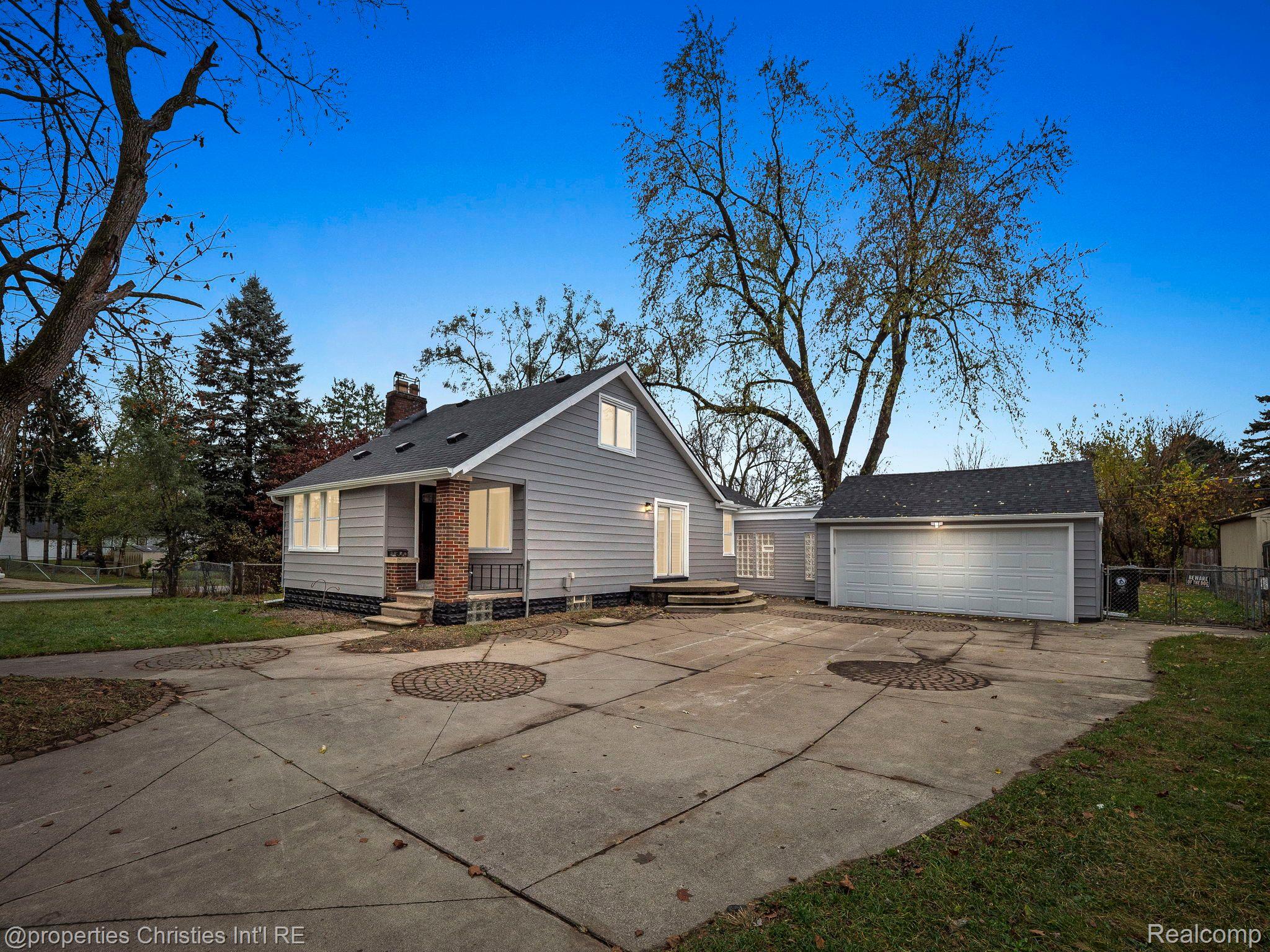 15803 LEONA Drive