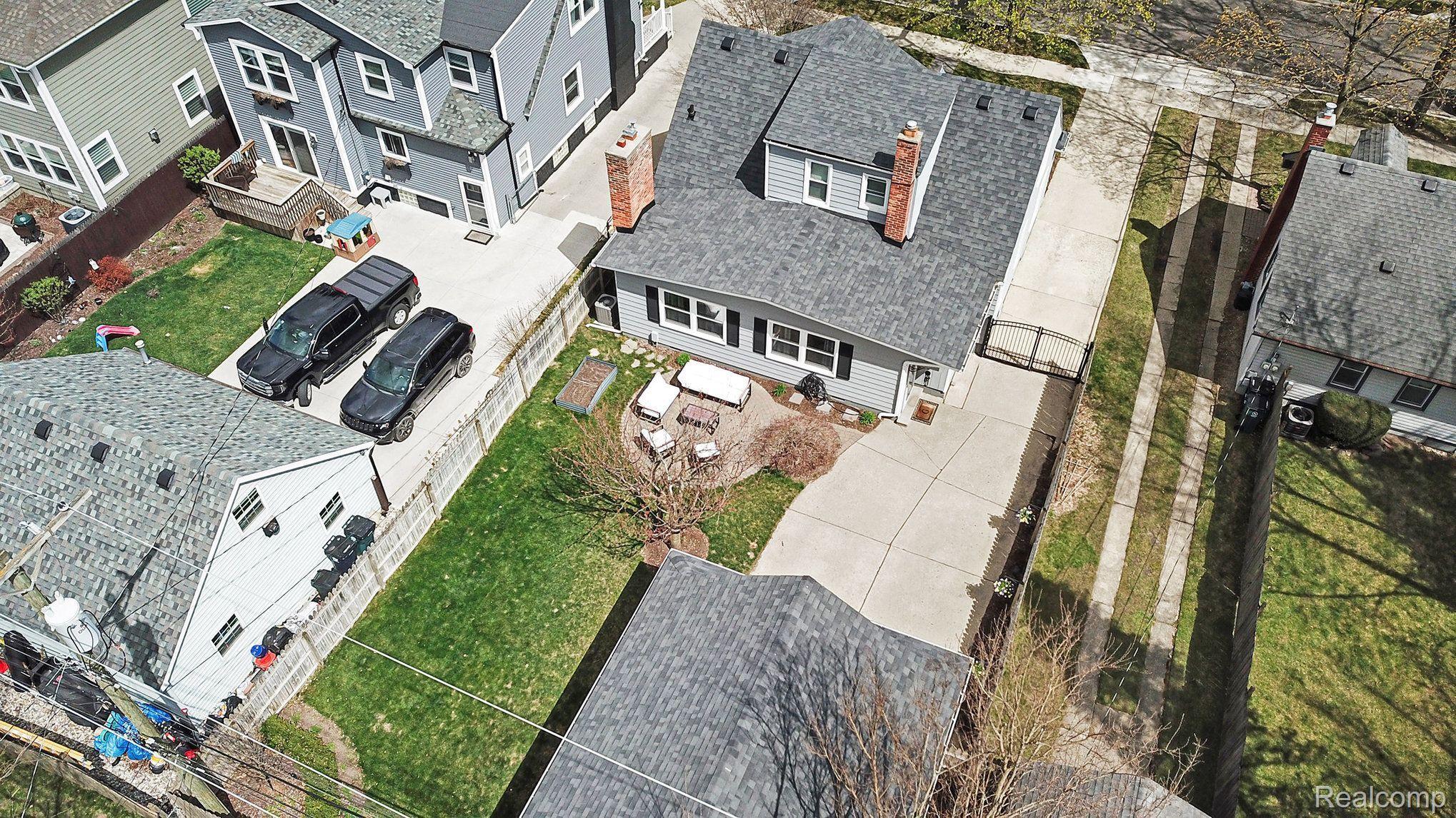 1211 N Maple Avenue