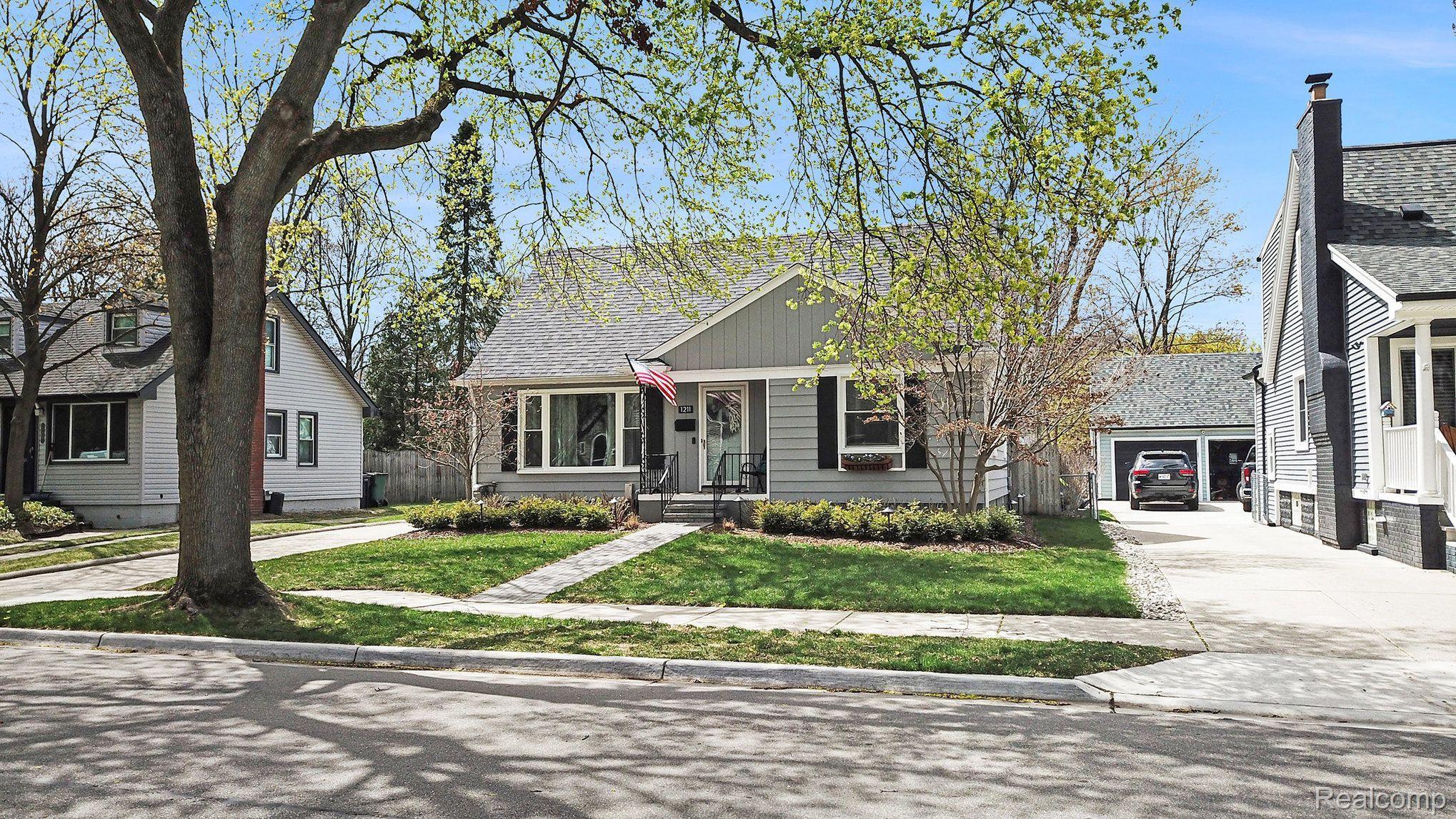1211 N Maple Avenue